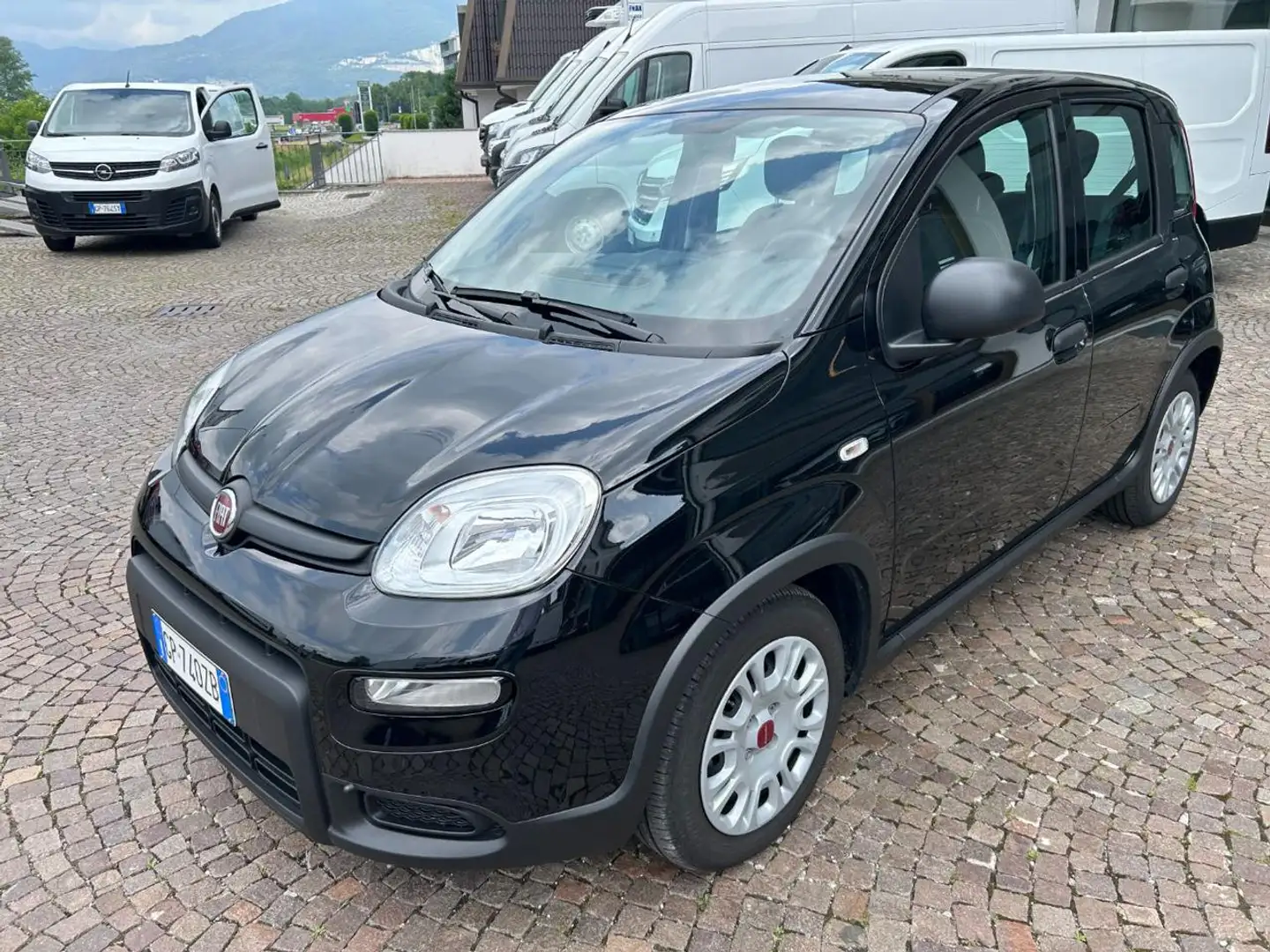 Fiat Panda 1.0 FireFly S&S Hybrid City Life Zwart - 2