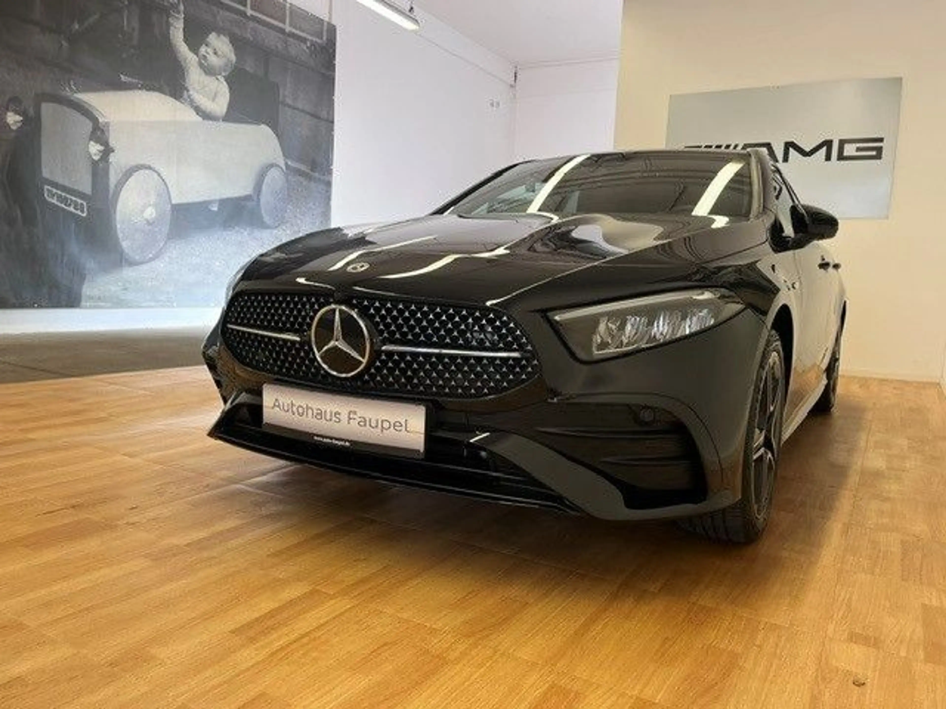 Mercedes-Benz A 250 e AMG-Line Panorama Distronic Keyless Go — photo 13