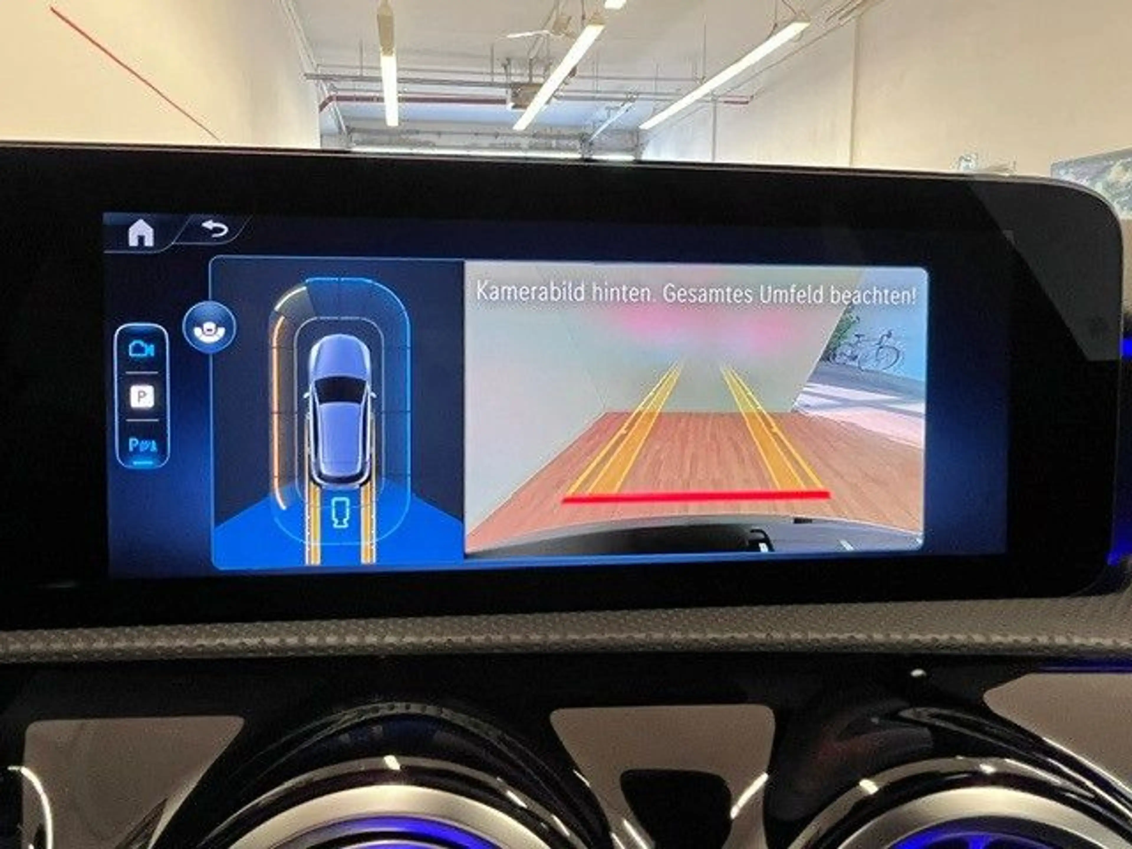 Mercedes-Benz A 250 e AMG-Line Panorama Distronic Keyless Go — photo 8