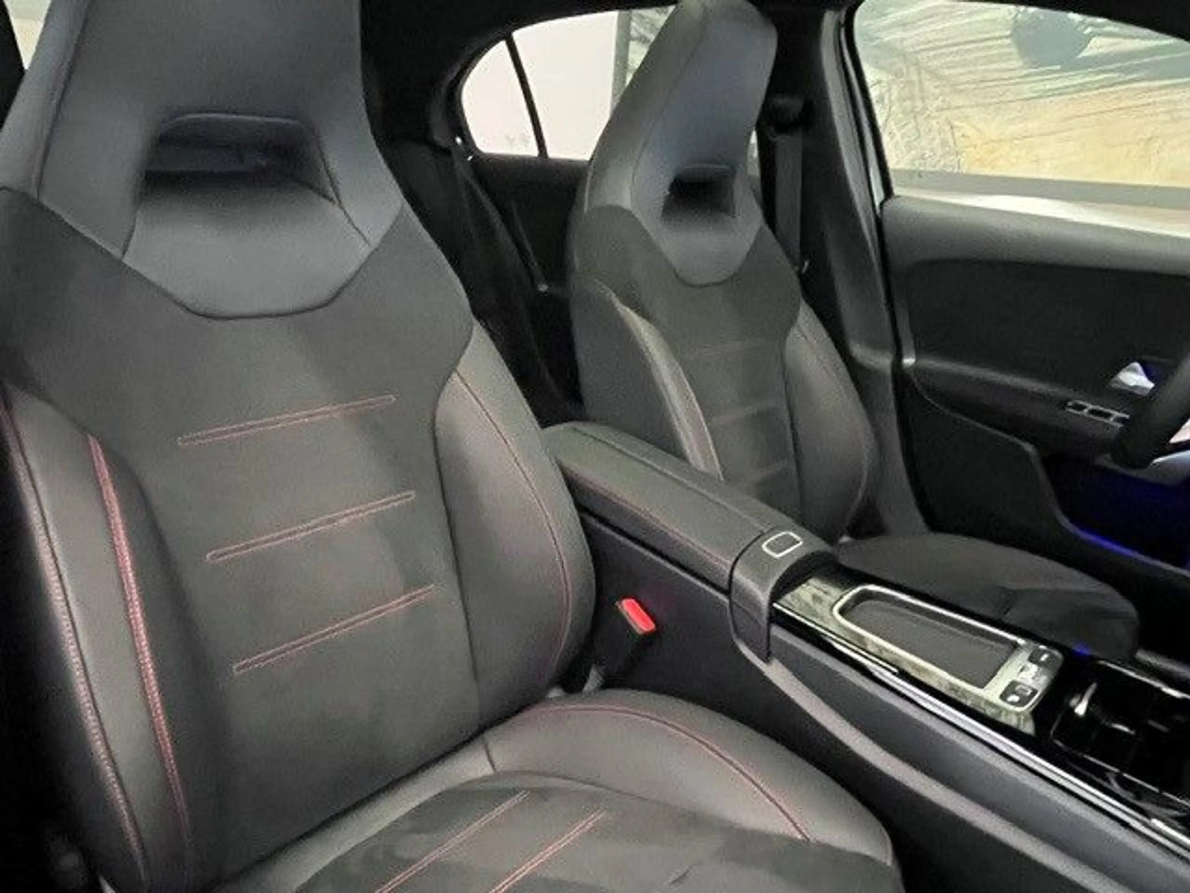 Mercedes-Benz A 250 e AMG-Line Panorama Distronic Keyless Go — photo 11