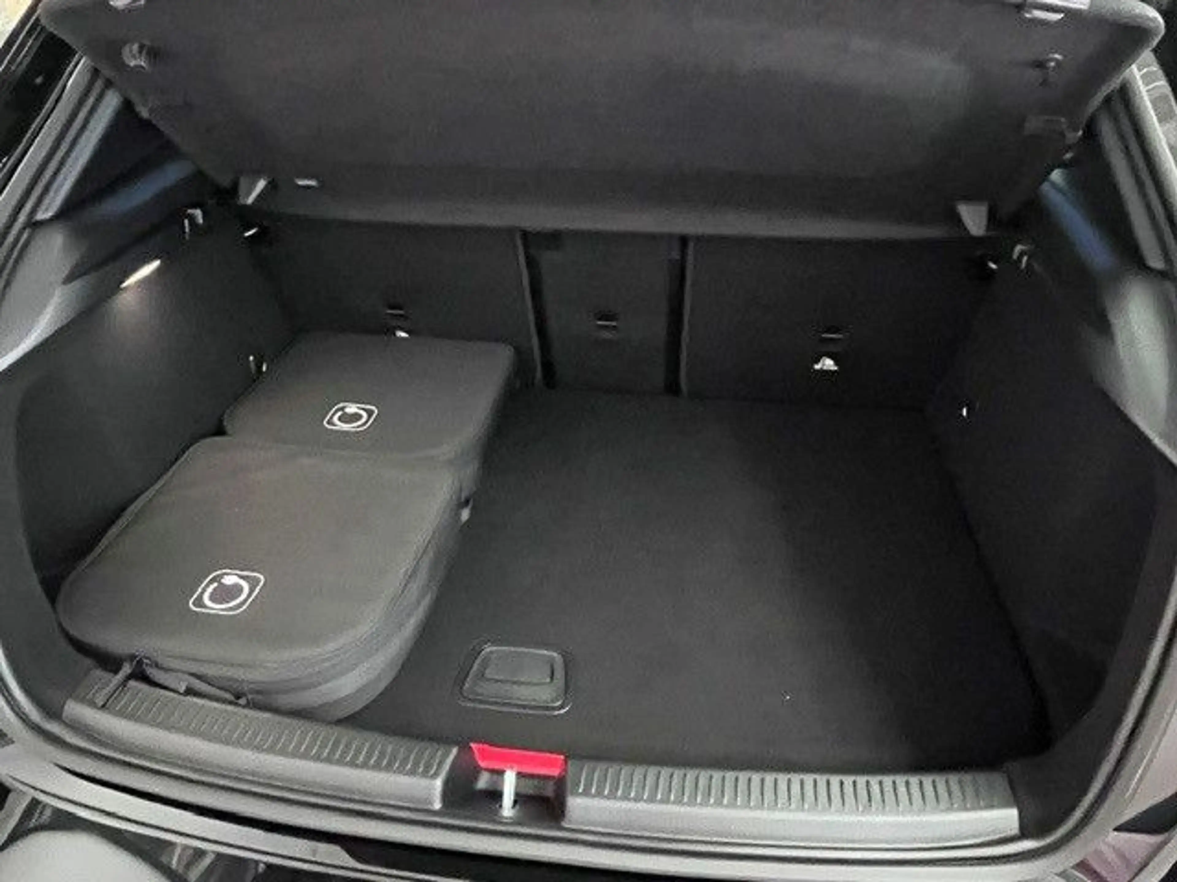 Mercedes-Benz A 250 e AMG-Line Panorama Distronic Keyless Go — photo 12