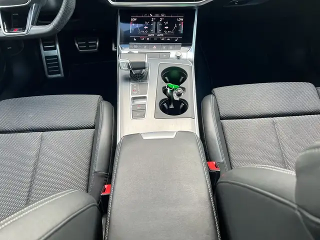 Audi A6 view 10