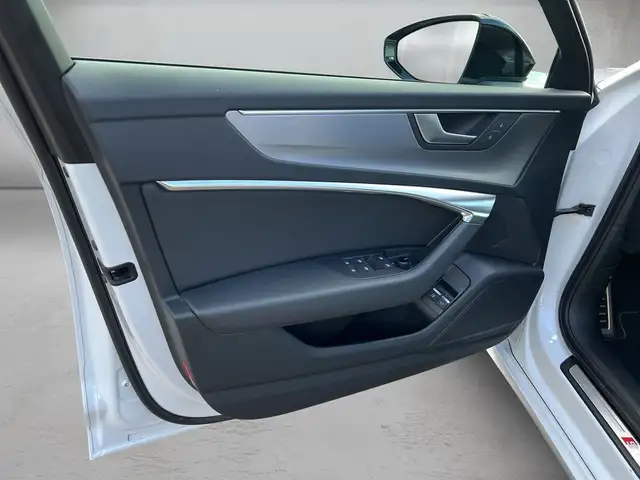 Audi A6 view 7
