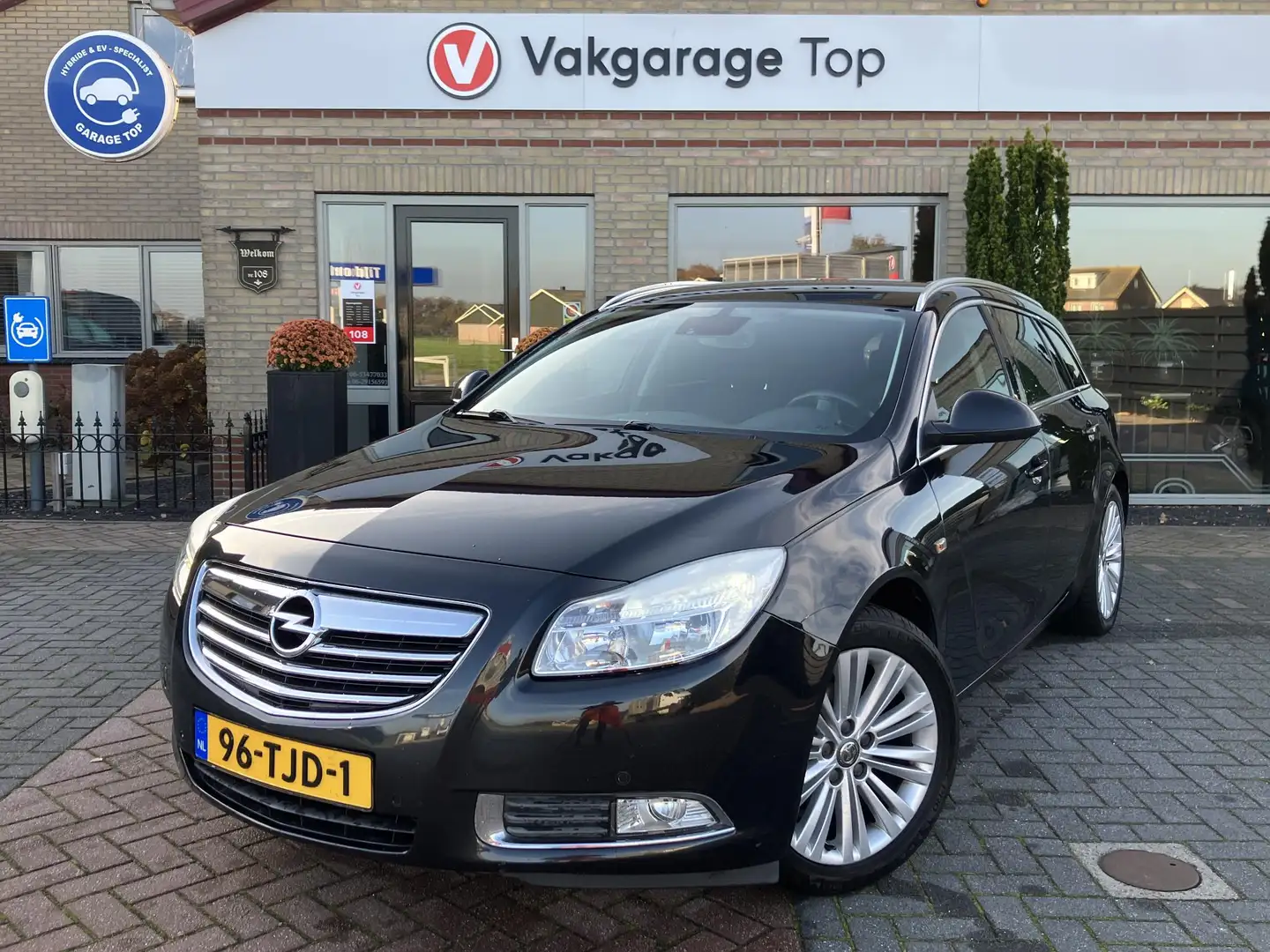 Opel Insignia Sports Tourer 1.4 Turbo | Trekhaak | Navi | NAP | Schwarz - 1