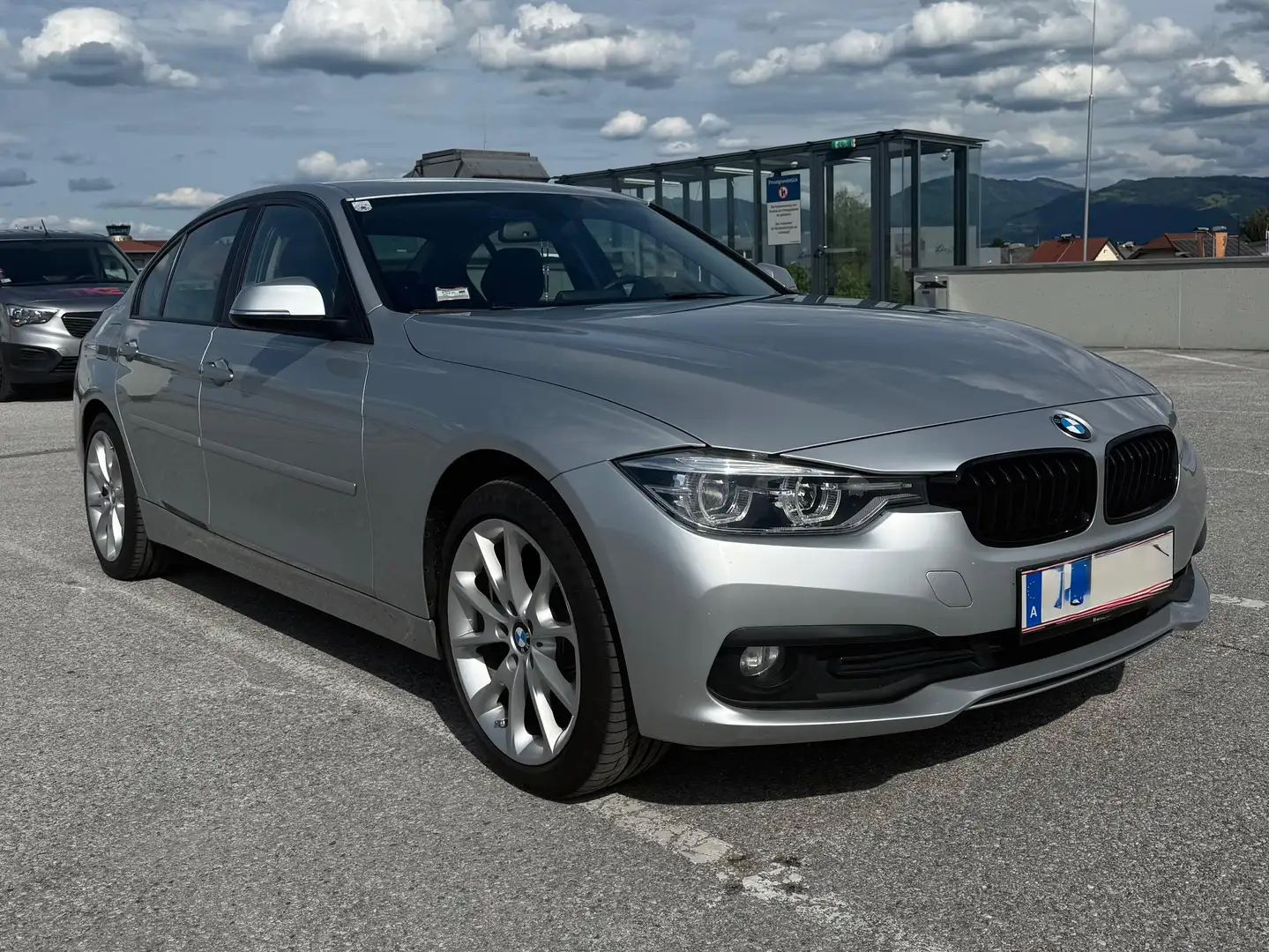BMW 316 316d F30 LCI Advantage Silber - 2