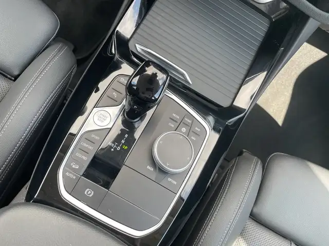 BMW X3 view 11