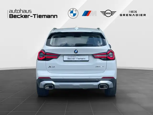 BMW X3 view 5