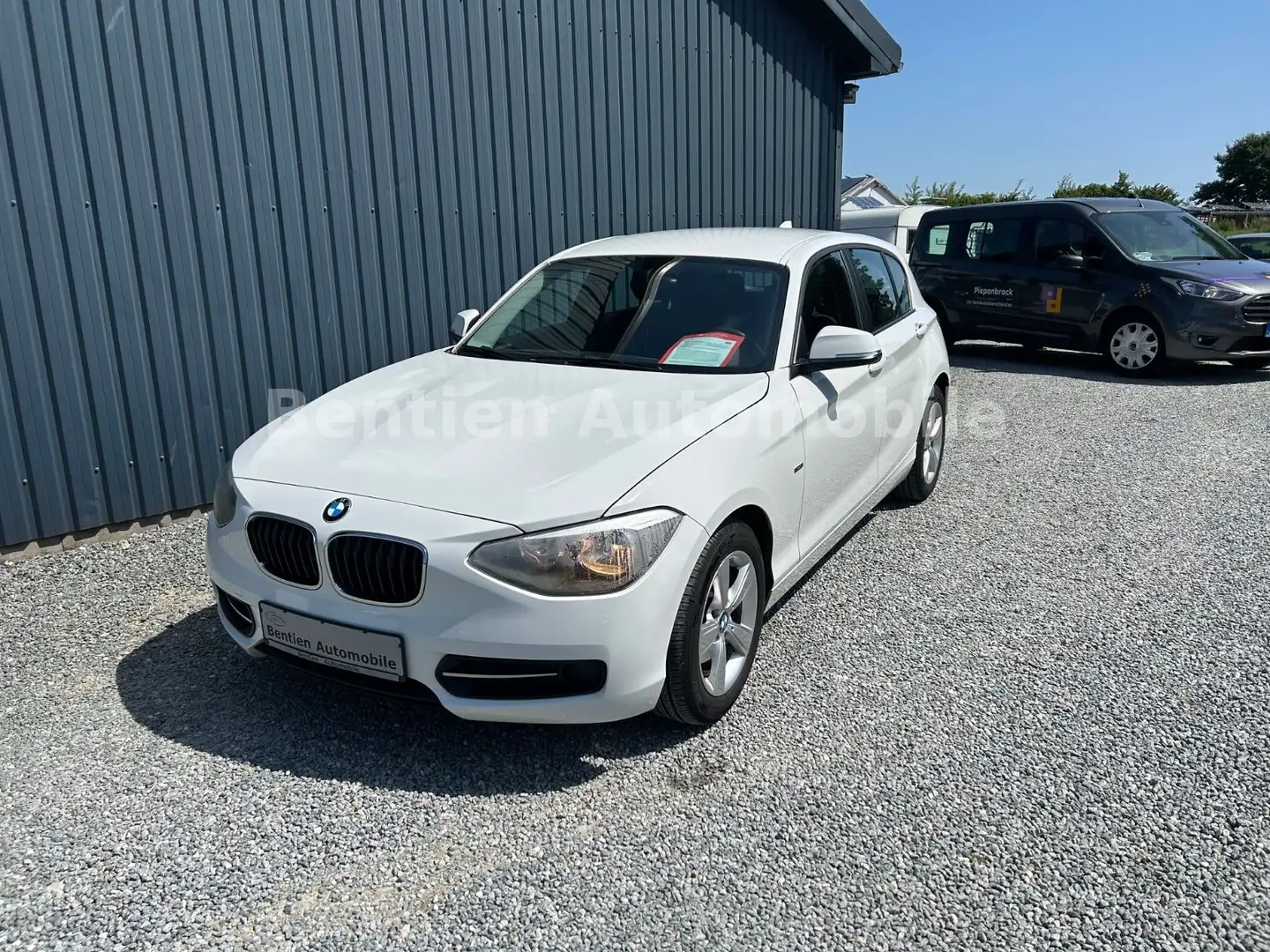 BMW 116 i Sport-Line, Klima, Alu, SHZ Weiß - 2