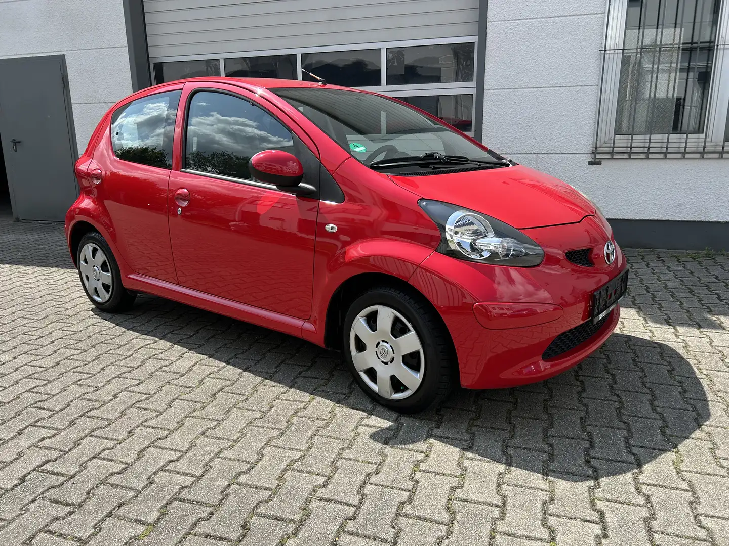 Toyota Aygo City Limousine Rot - 1