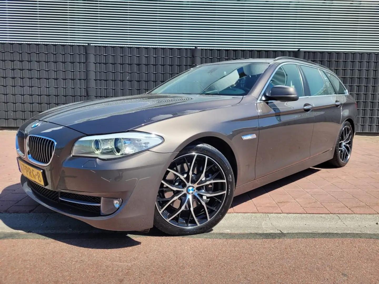 BMW 528 5-serie Touring 528i High Executive 6 cilinder smeđa - 1