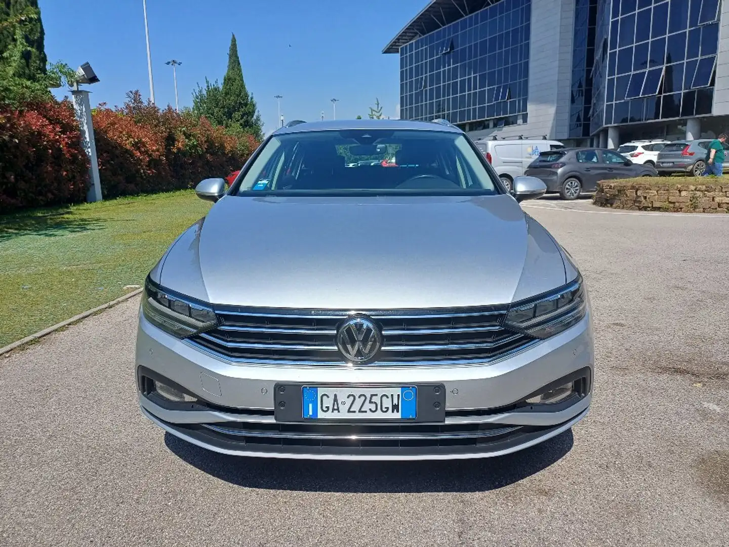 Volkswagen Passat Variant Variant 1.6 TDI SCR DSG Business BMT Plateado - 1