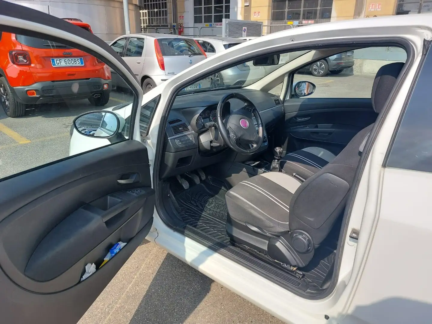 Fiat Grande Punto Grande Punto 3p 1.4 Active c/esp s/clima 77cv Blanc - 2