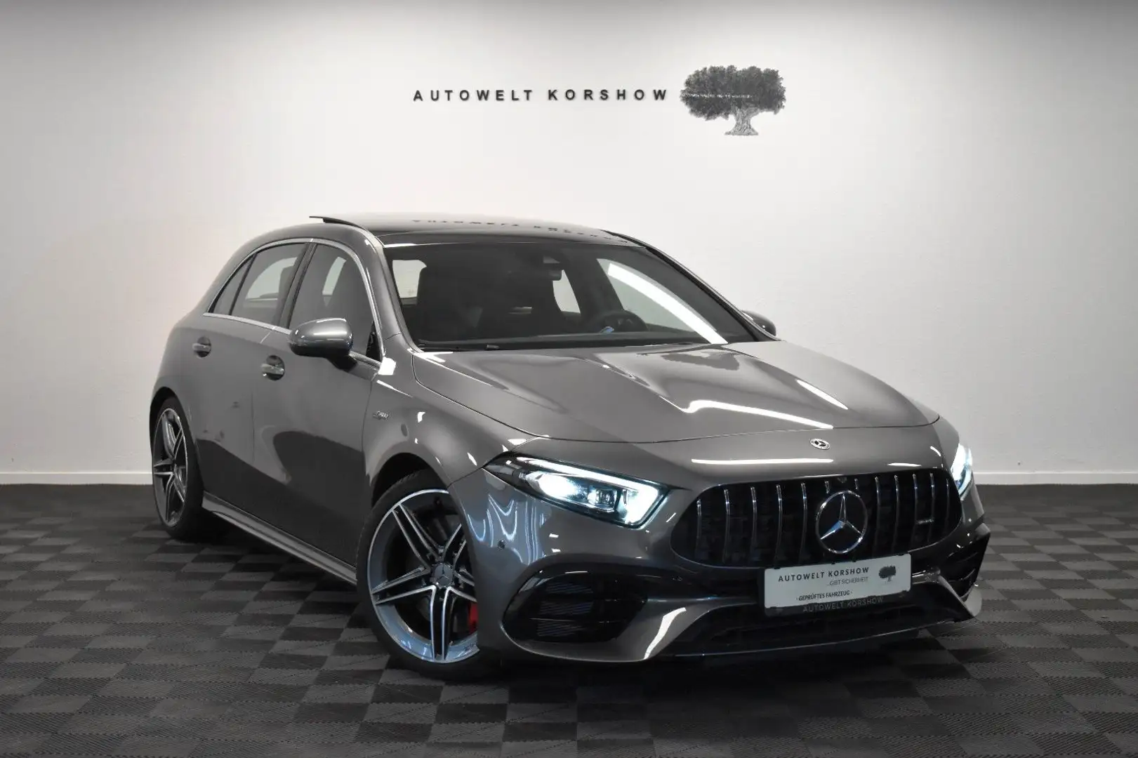 Mercedes-Benz A 45 AMG 4M*M-BEAM*360°*PANO*AMG DRIV. PACKAGE Grau - 1