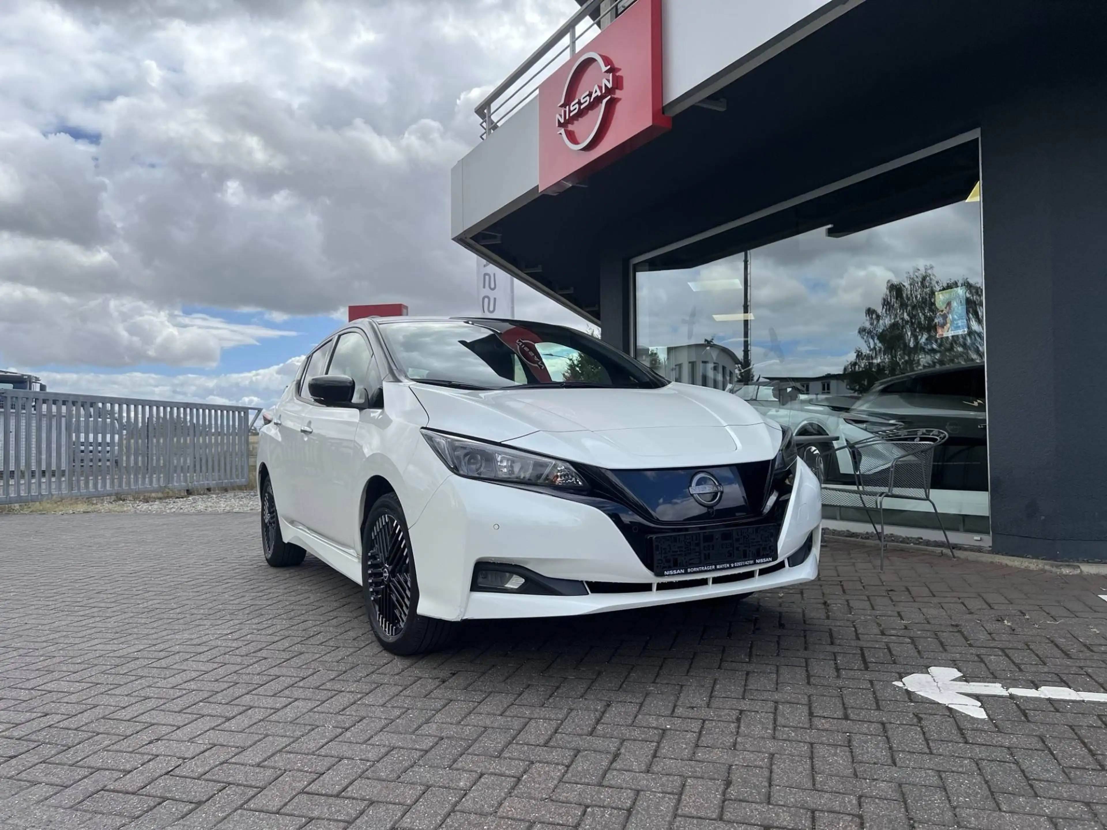 Nissan Leaf e  N-Connecta, Assistenzpaket Pro, Batterie Kapazität 100%, bis zu 5,5 Jahre Nissan More Garantie möglich