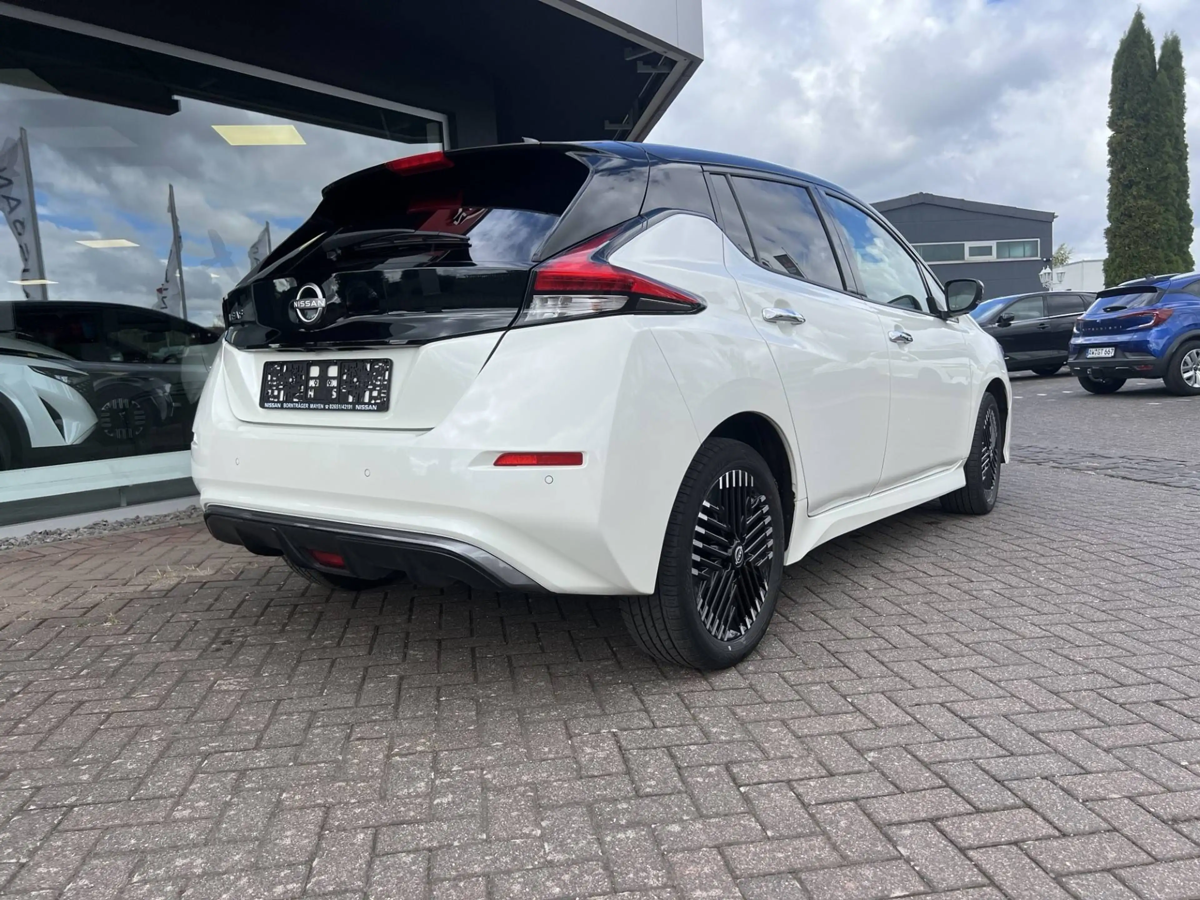 Nissan Leaf e  N-Connecta, Assistenzpaket Pro, Batterie Kapazität 100%, bis zu 5,5 Jahre Nissan More Garantie möglich — photo 5