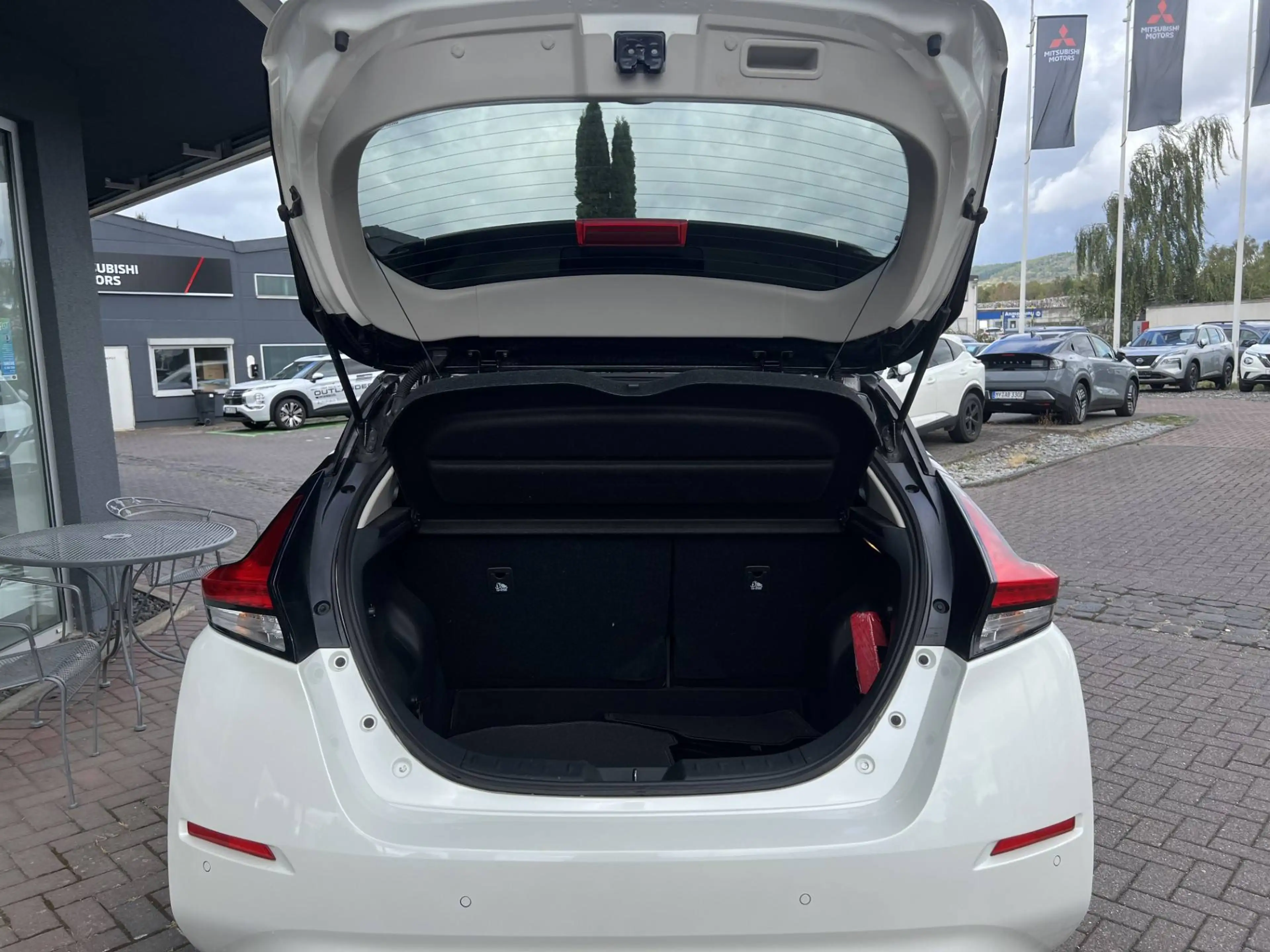 Nissan Leaf e  N-Connecta, Assistenzpaket Pro, Batterie Kapazität 100%, bis zu 5,5 Jahre Nissan More Garantie möglich — photo 9