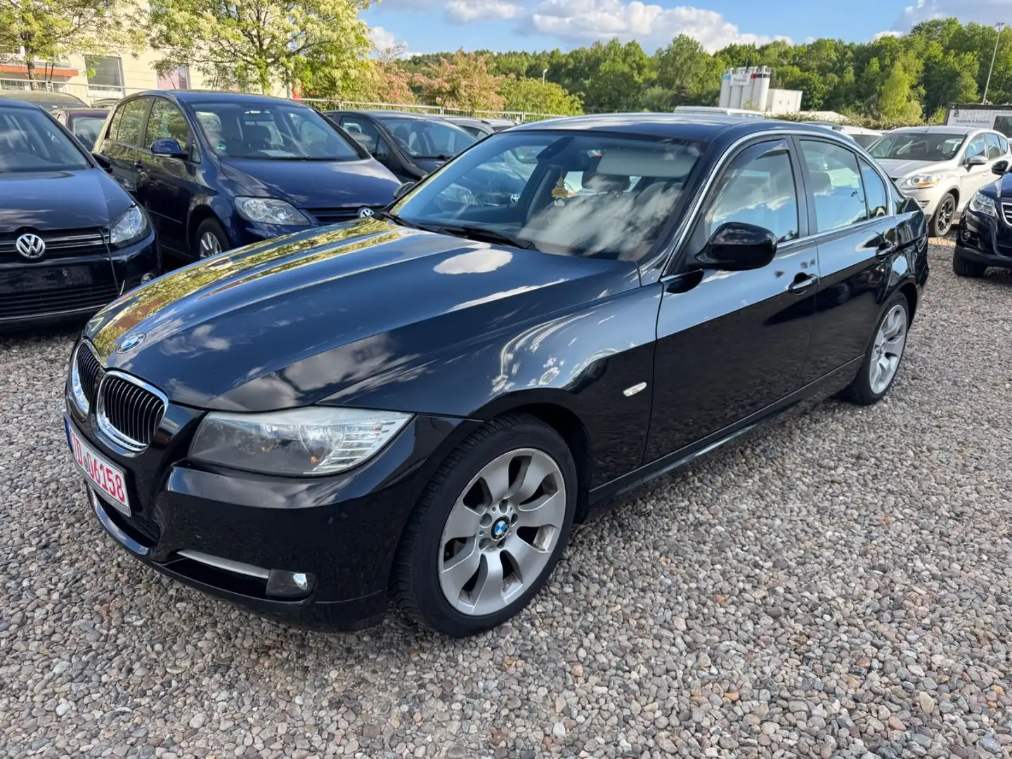 BMW 318 d Lim.*Klimatr*Alu*SHZ*Temp.*AHK*Allwetter* Schwarz - 1