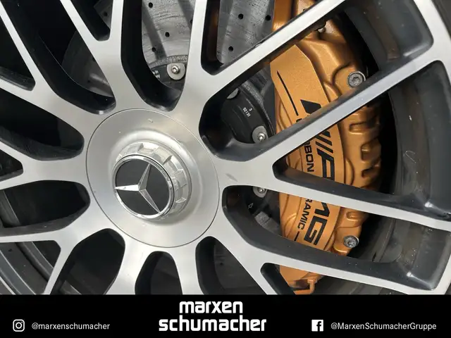 Mercedes-Benz C-Class view 9