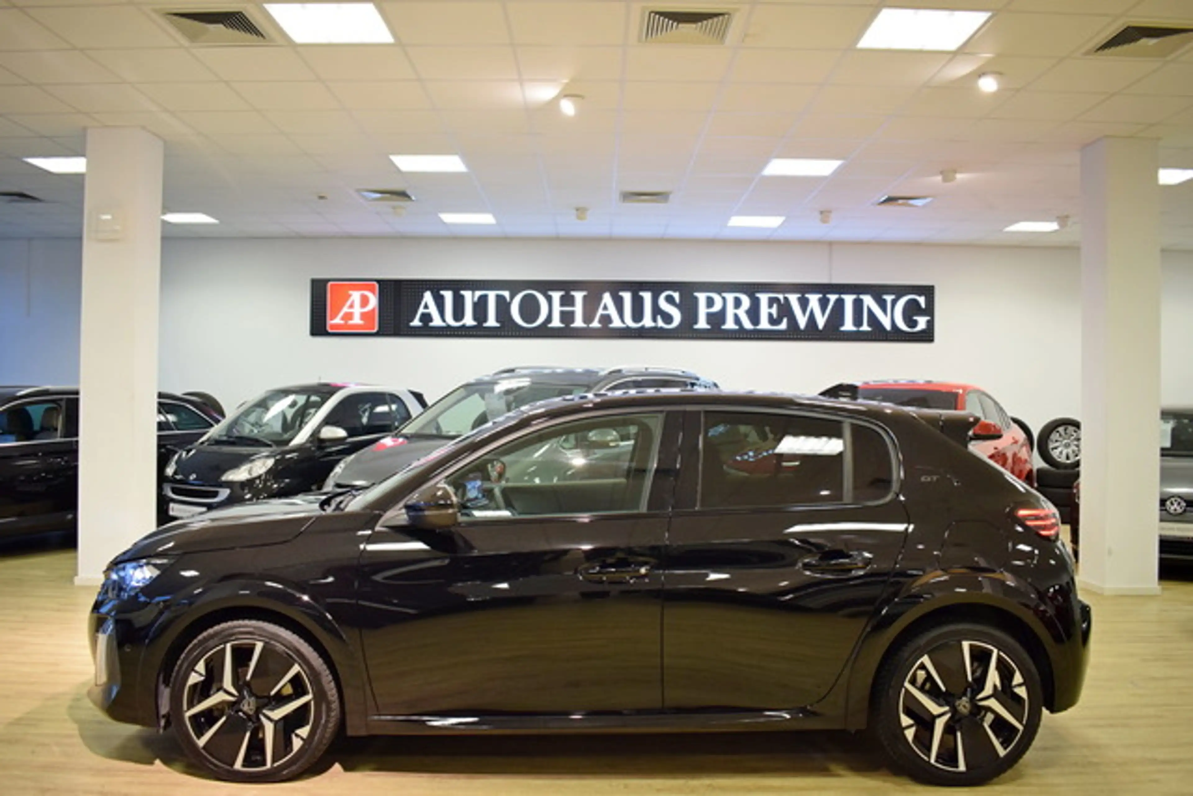 Peugeot 208 Hybrid 136 GT PANO/FULL-LED/180°/Massage — photo 2