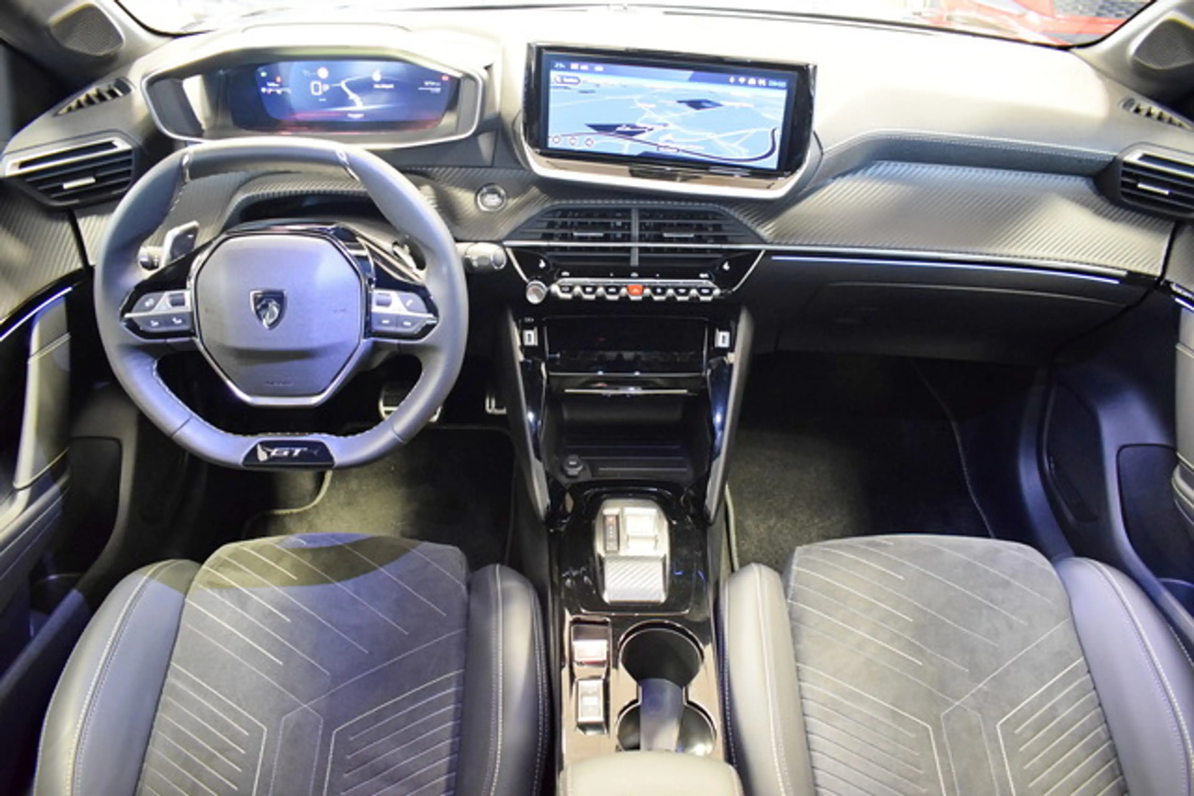 Peugeot 208 Hybrid 136 GT PANO/FULL-LED/180°/Massage — photo 7