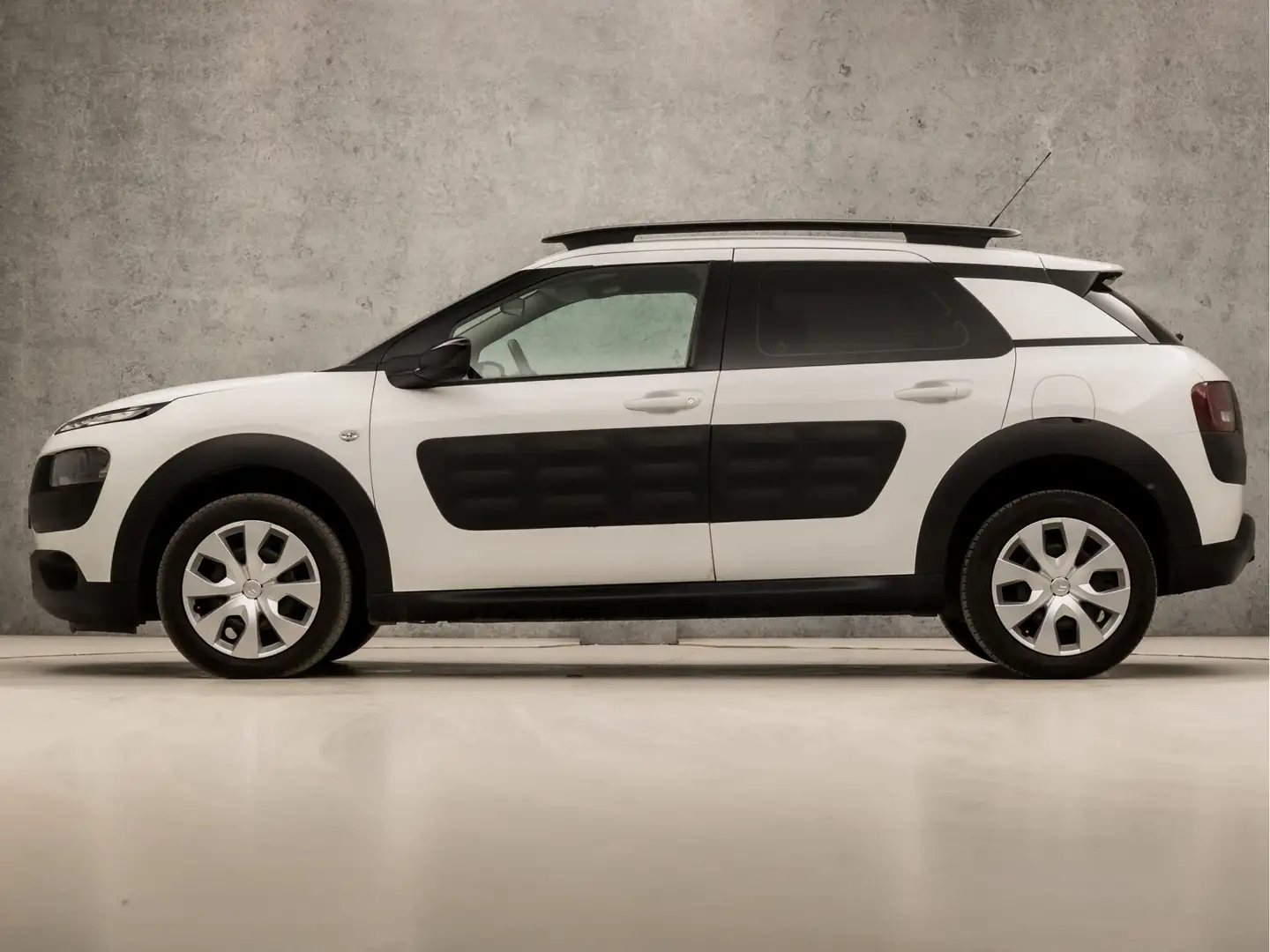 Citroen C4 Cactus 1.2 PureTech Sport Automaat (CAMERA, CLIMATE, GETI Wit - 2