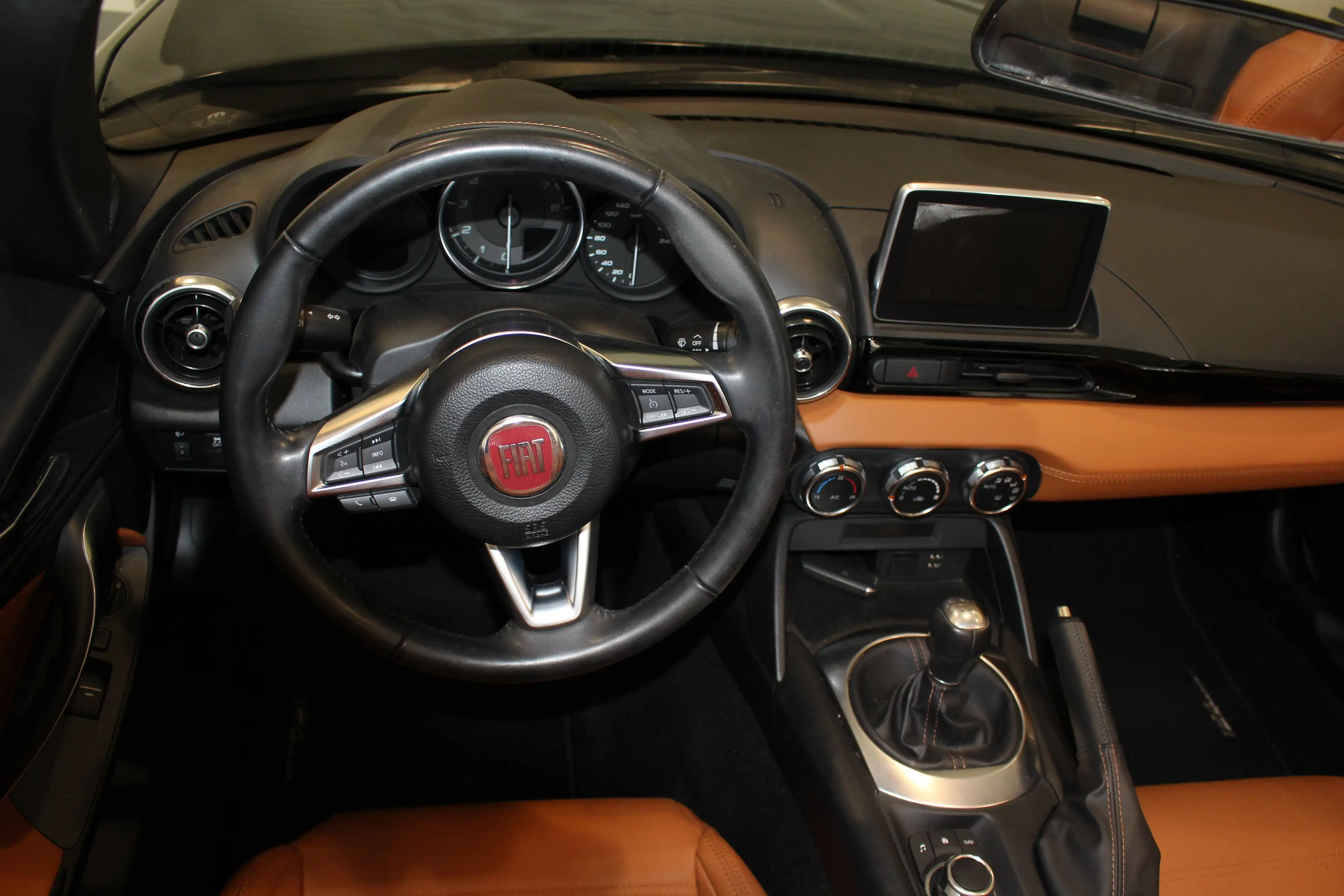 Fiat 124 Spider 124 Spider 1.4 MultiAir Lusso — photo 15
