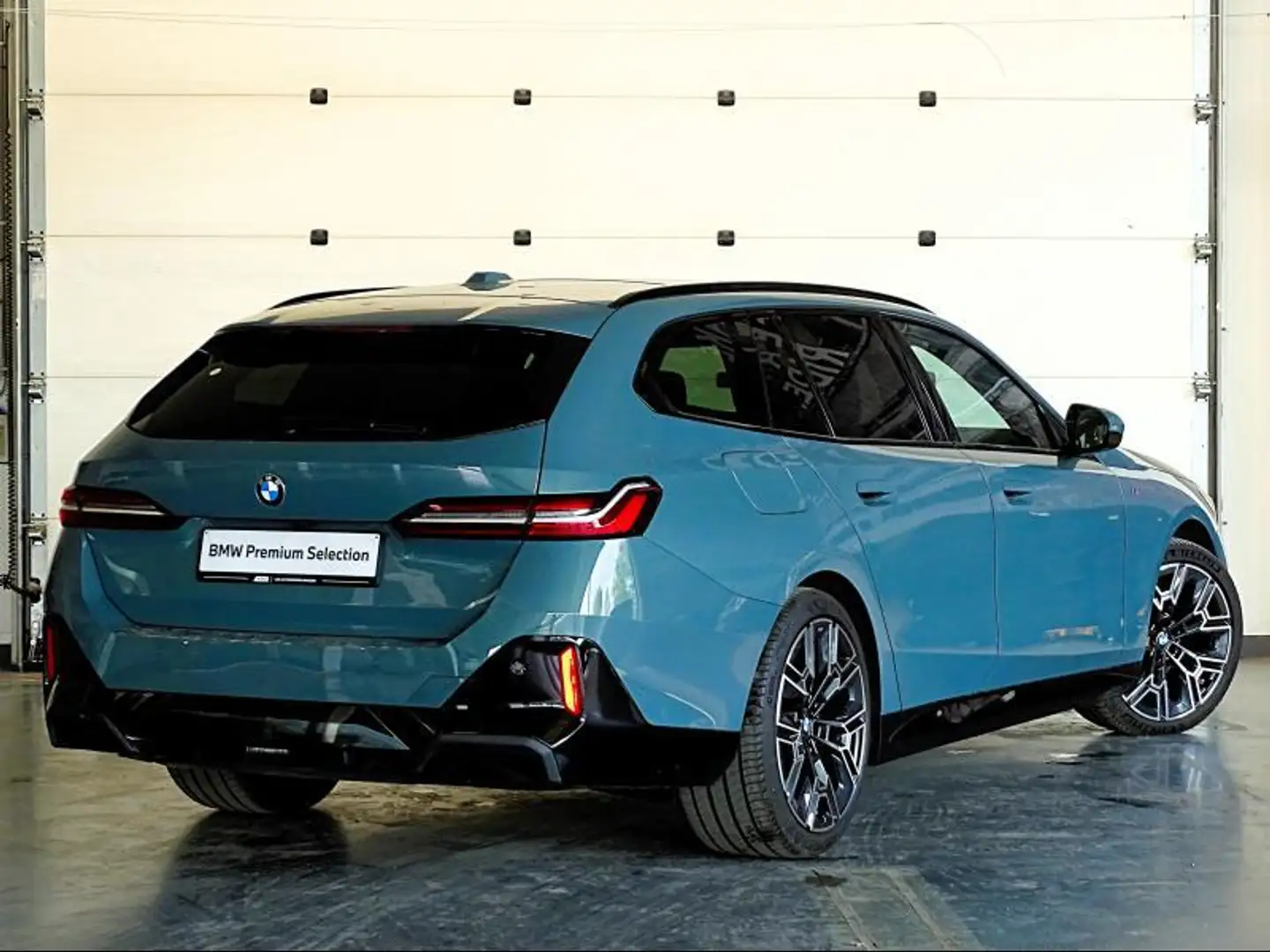 BMW 520 M SPORT - PANO-DAK - BOWERS&WI Groen - 2
