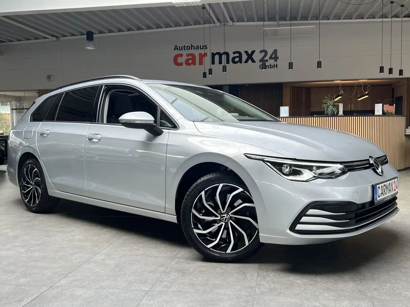 Volkswagen Golf Life DSG TOP-Paket Panorama Kamera AHK NAVI Silber - 1