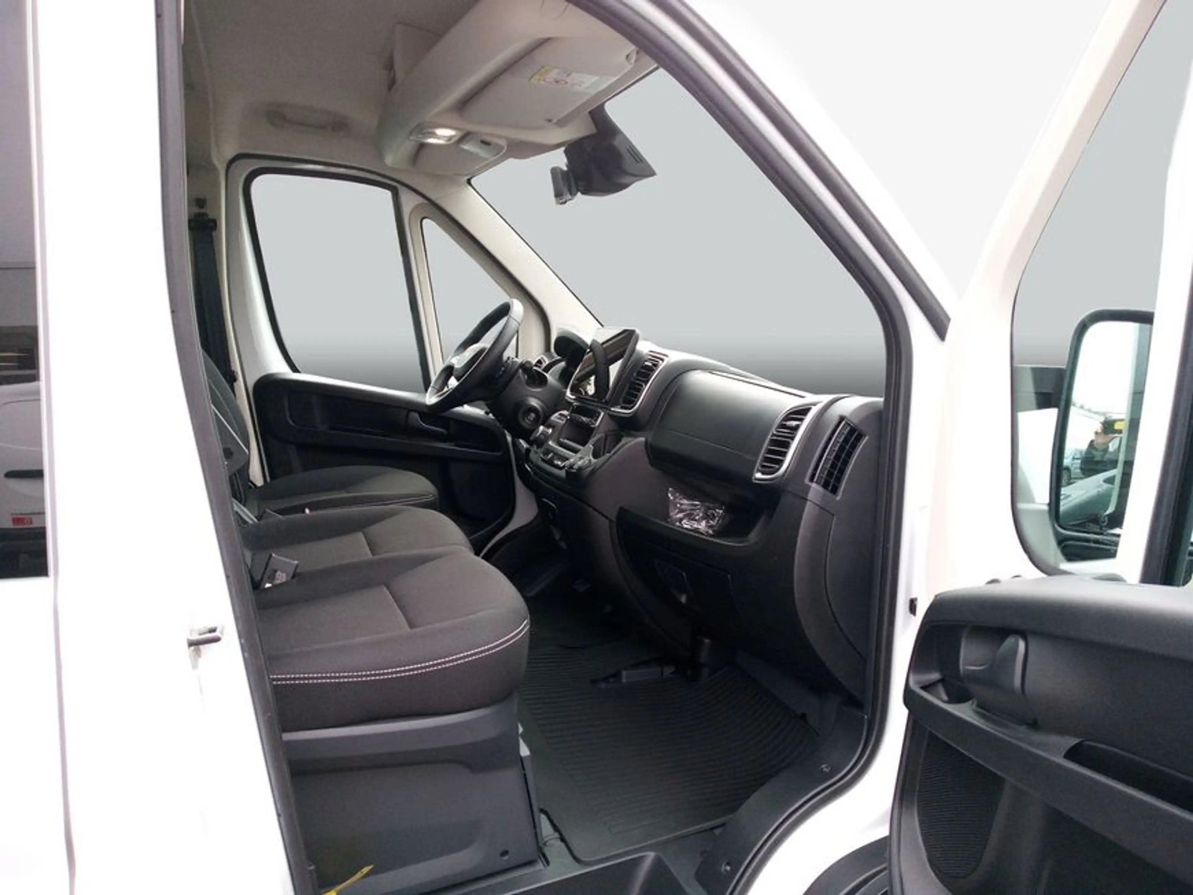 Fiat Ducato e-Ducato L3H2 (110kWh) '' 9- Sitzer mit Rollstuhlp — photo 9