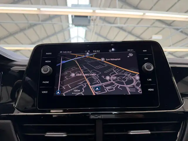 Volkswagen T-Roc view 12