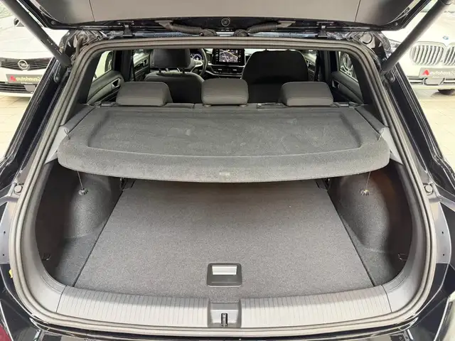 Volkswagen T-Roc view 6