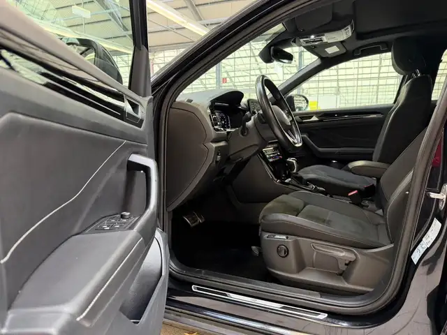 Volkswagen T-Roc view 8
