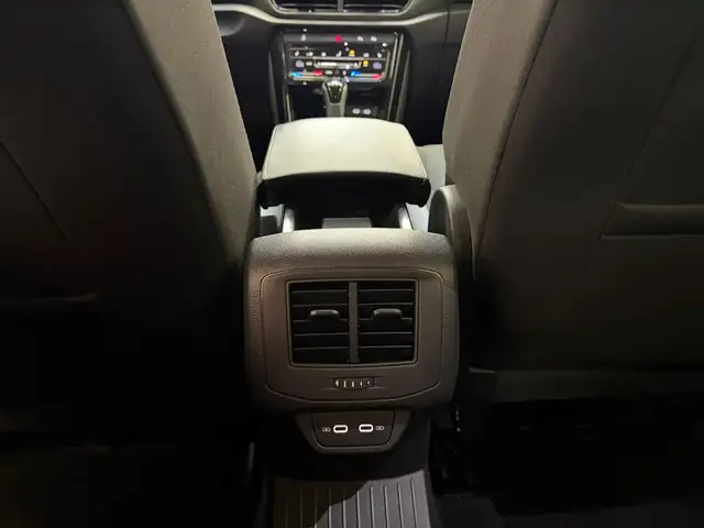 Volkswagen T-Roc view 14