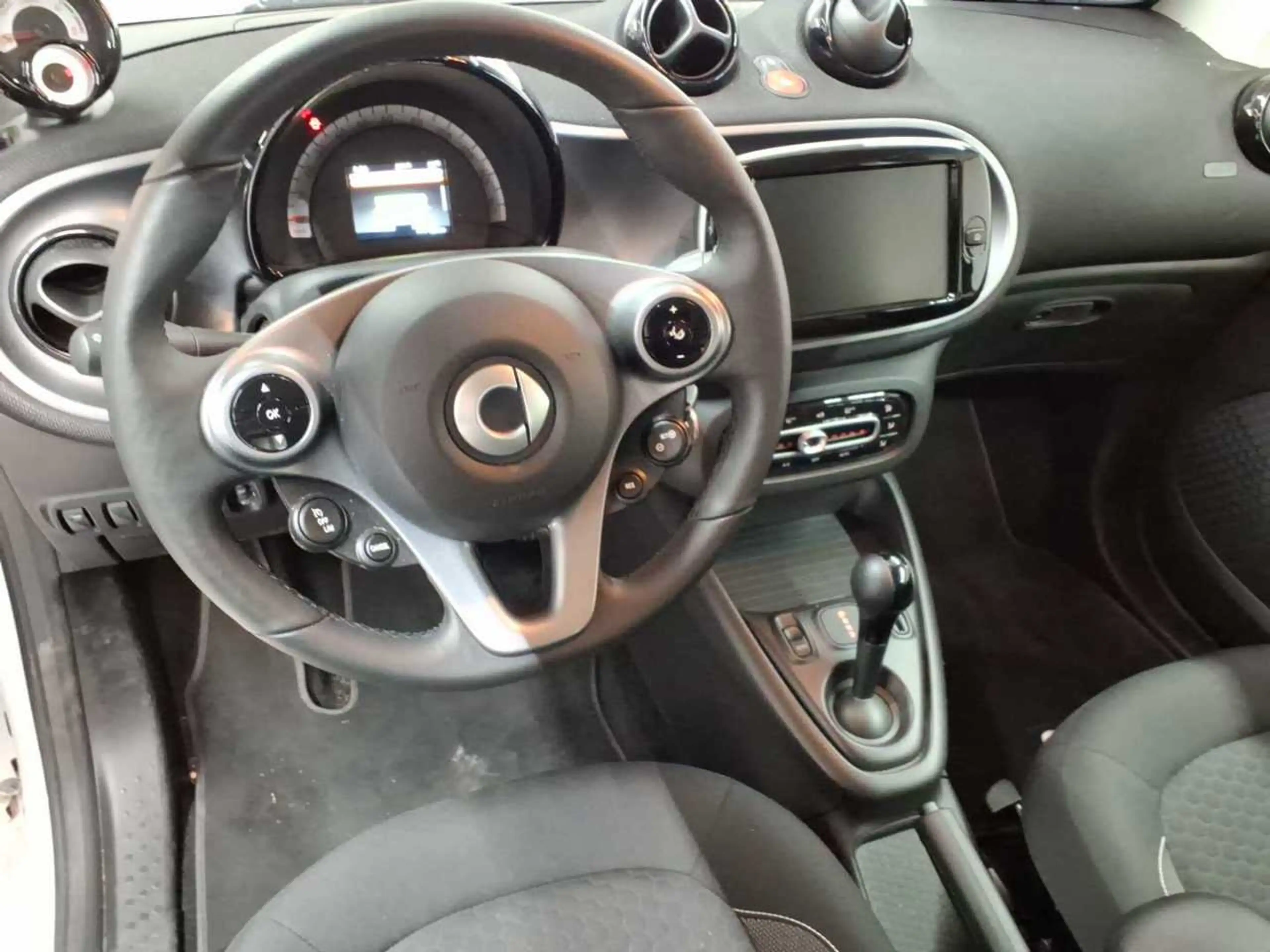 smart forTwo smart fortwo coupe EQ passion — photo 10