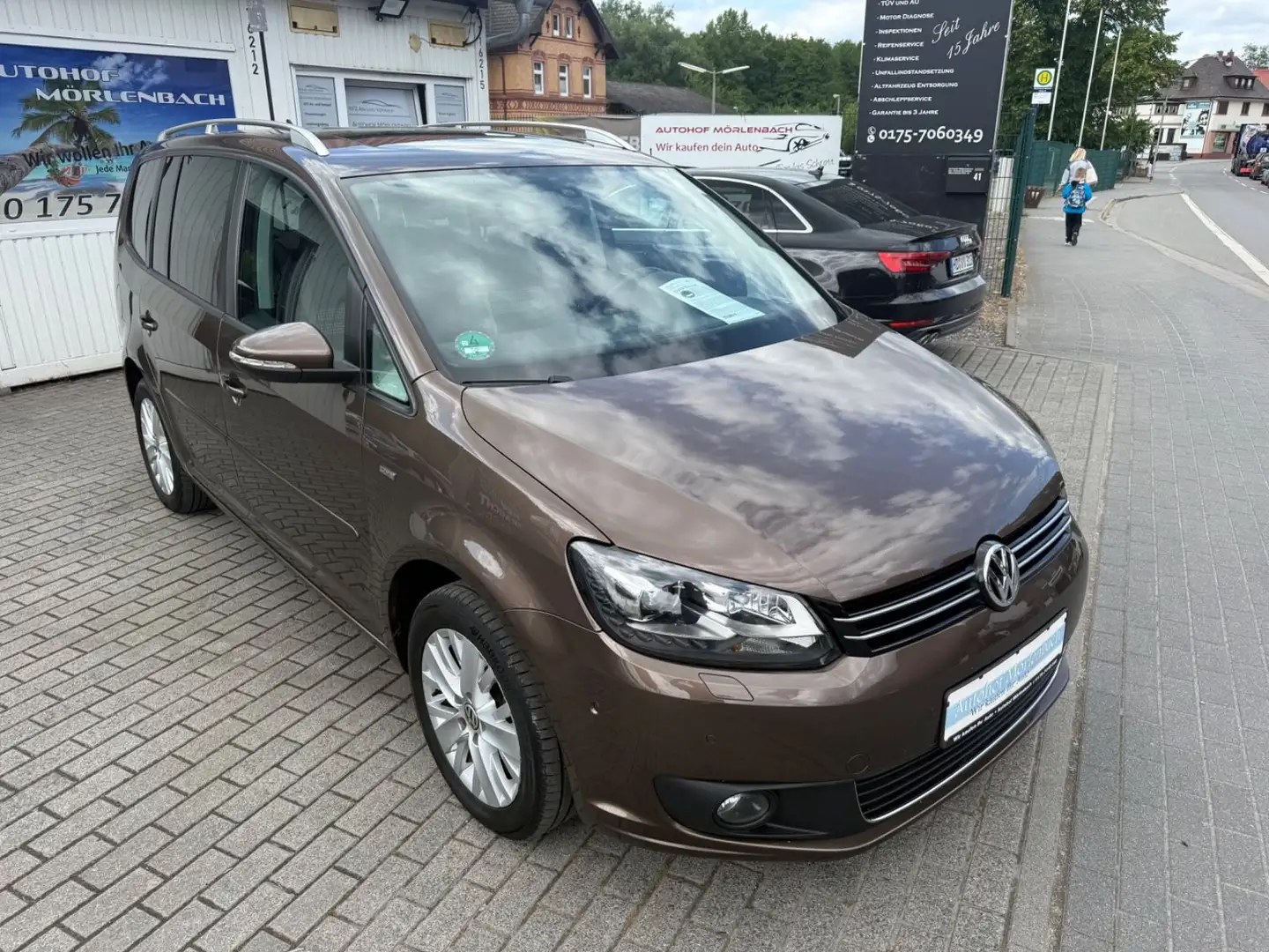 Volkswagen Touran Life BMT Marrón - 2