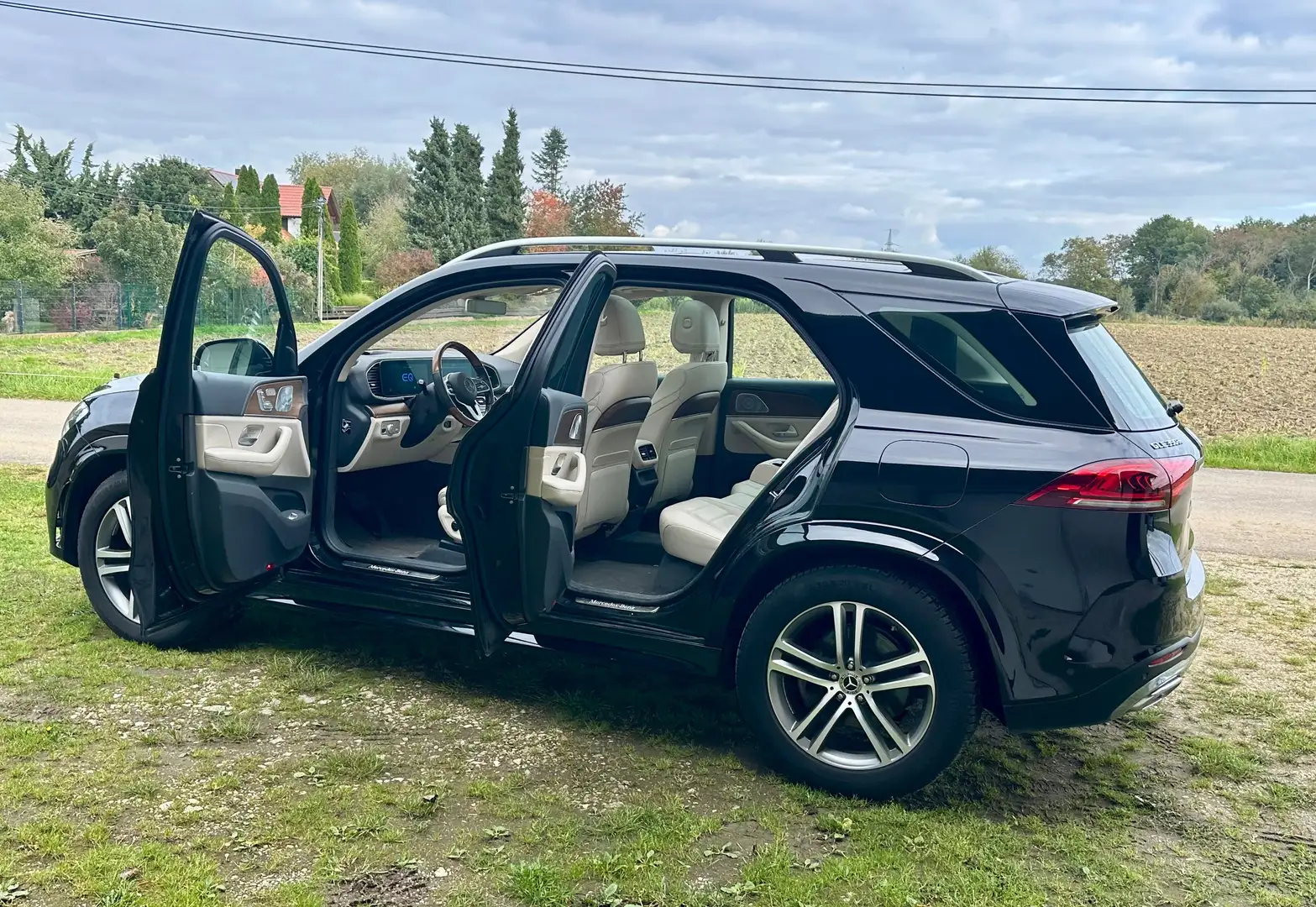 Mercedes-Benz GLE 350 de AMG*Exclusive+Leder beige+Sitzklima*DIS*HUD*360 Noir - 1
