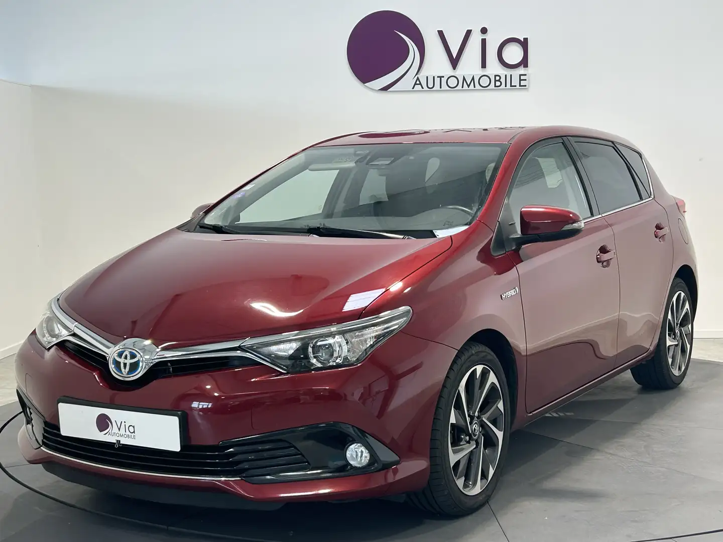 Toyota Auris 1.8 Hybride 136h BVA, Série limitée TechnoLine Červená - 1