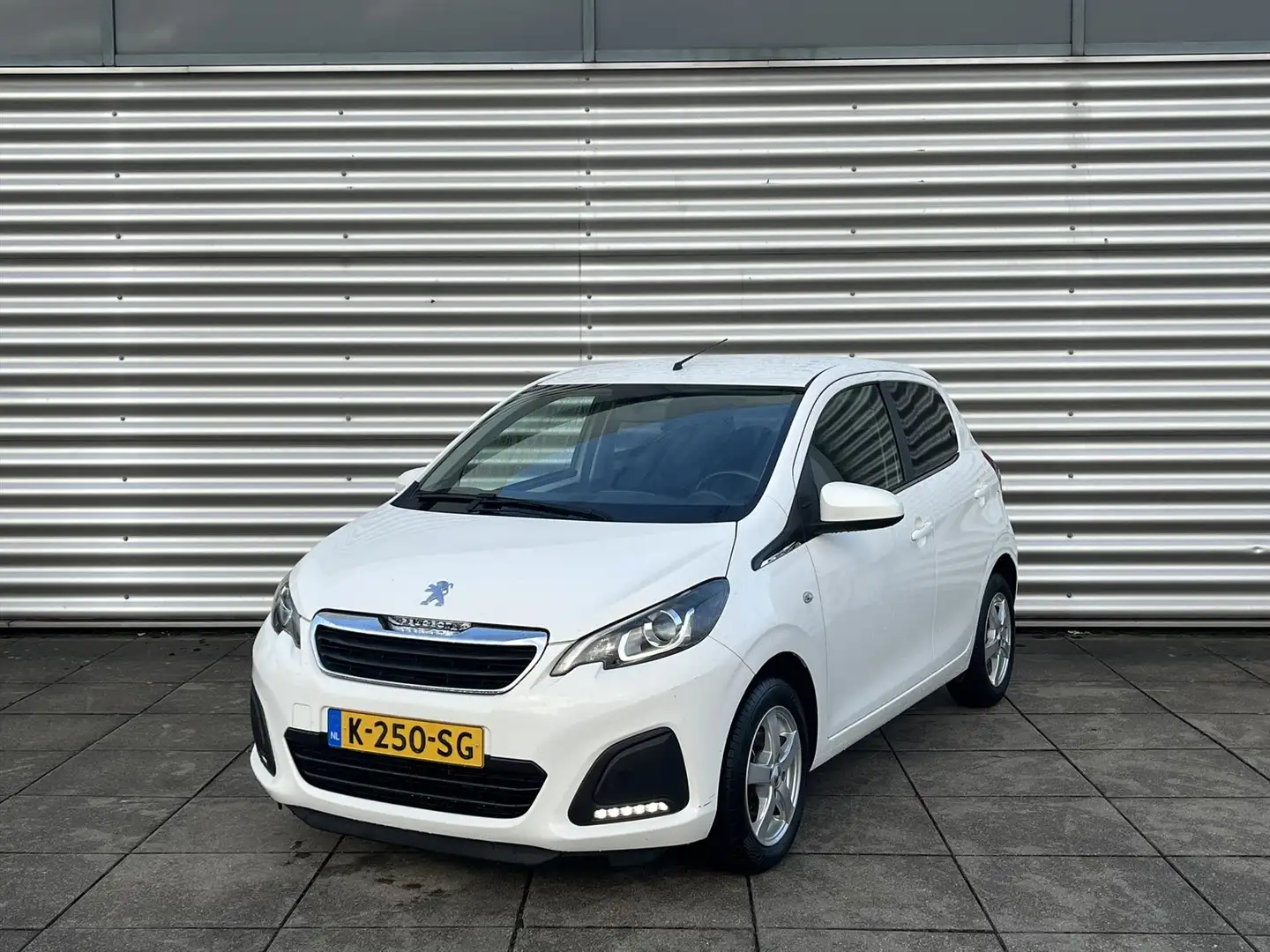 Peugeot 108 1.0 e-VTi 72pk 5D Active | Airco | Bluetooth Wit - 1