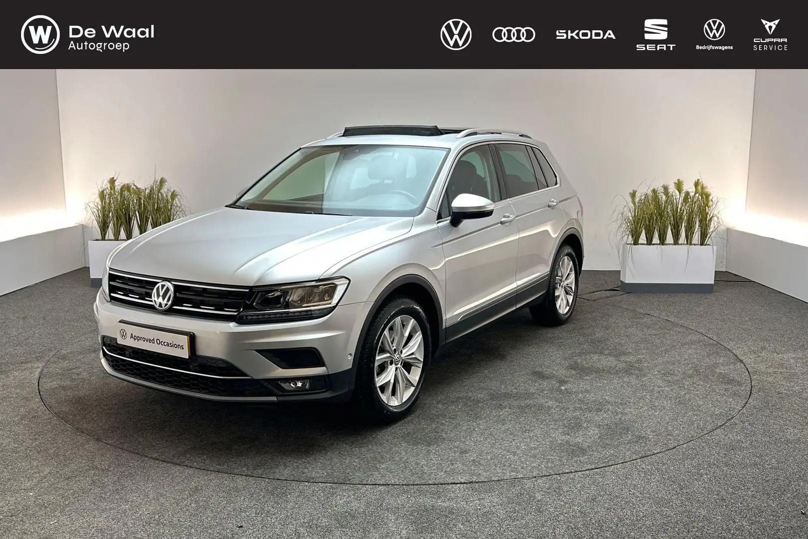 Volkswagen Tiguan 1.4 TSI 125pk Highline | Panoramadak, Park Assist, Zilver - 1