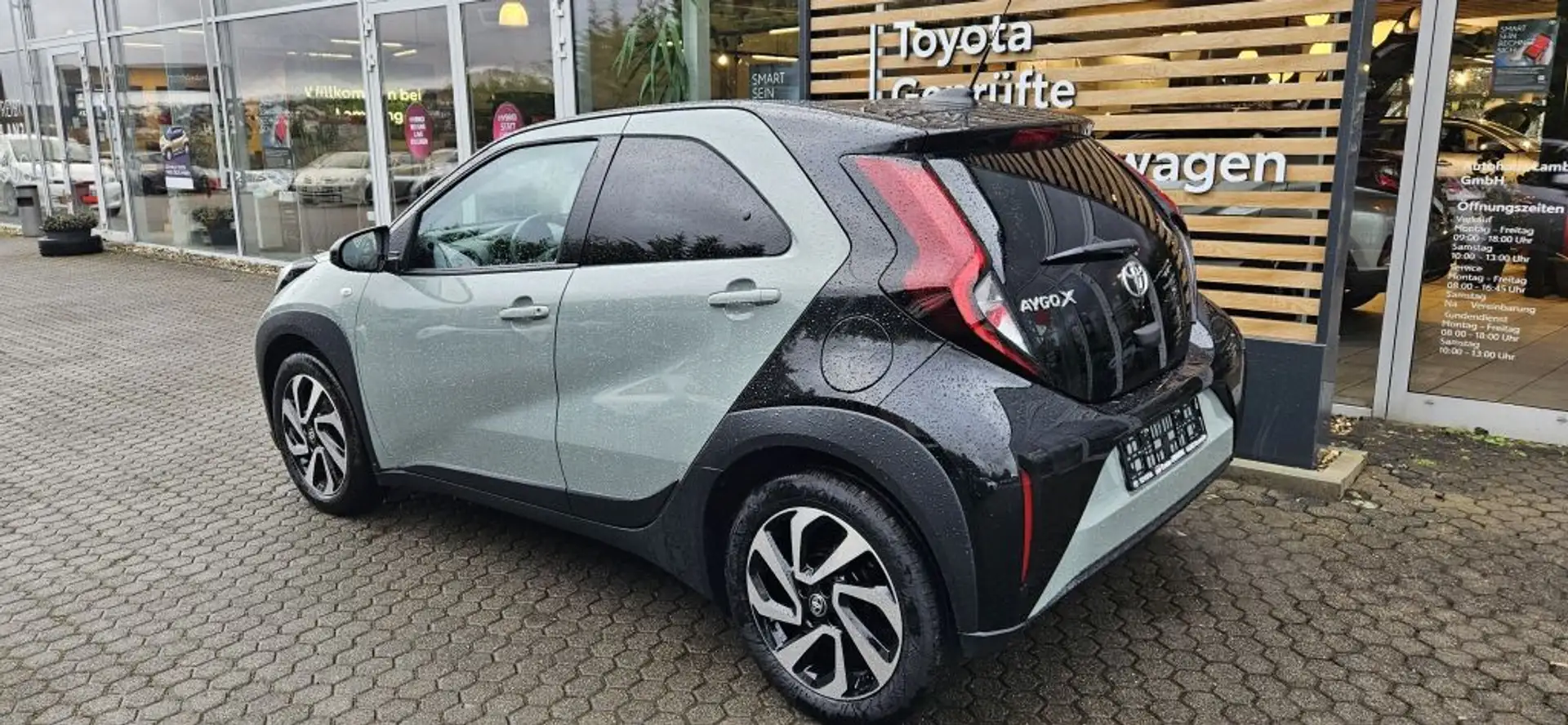 Toyota Aygo X Pulse Grün - 2
