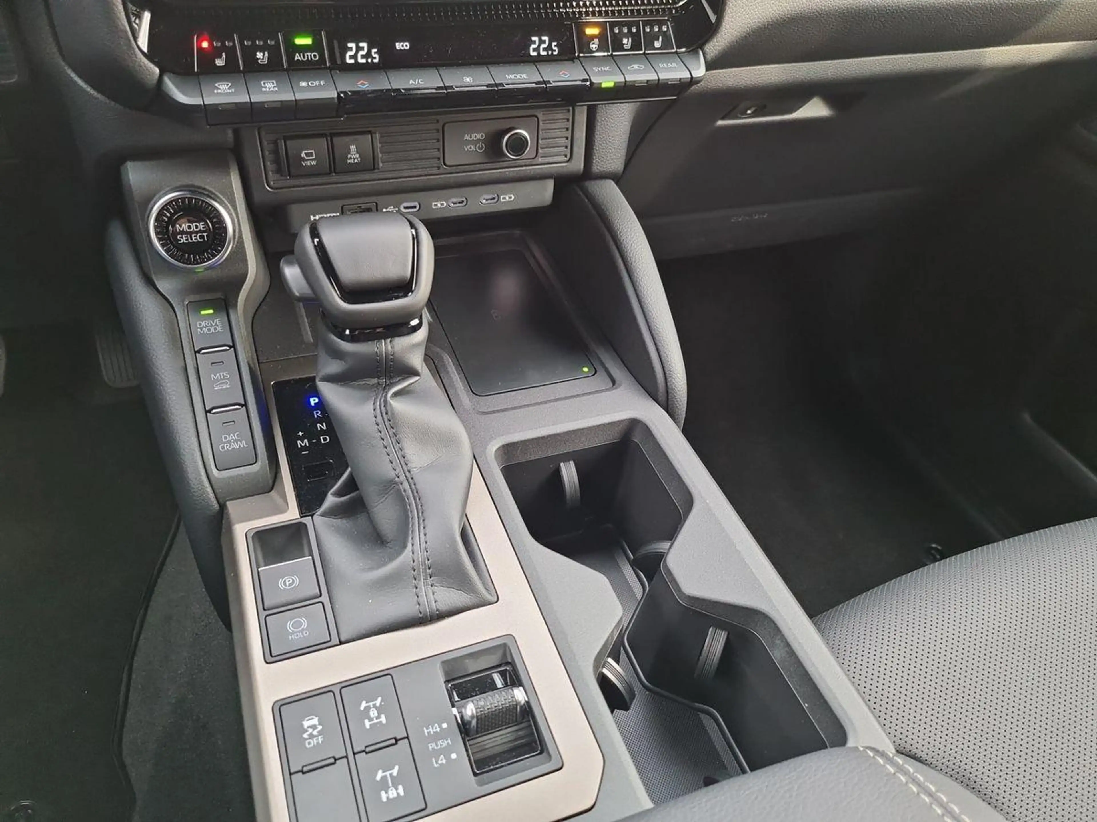 Toyota Land Cruiser 2.8D Mild Hybrid Executive-LED+NAVI — photo 14
