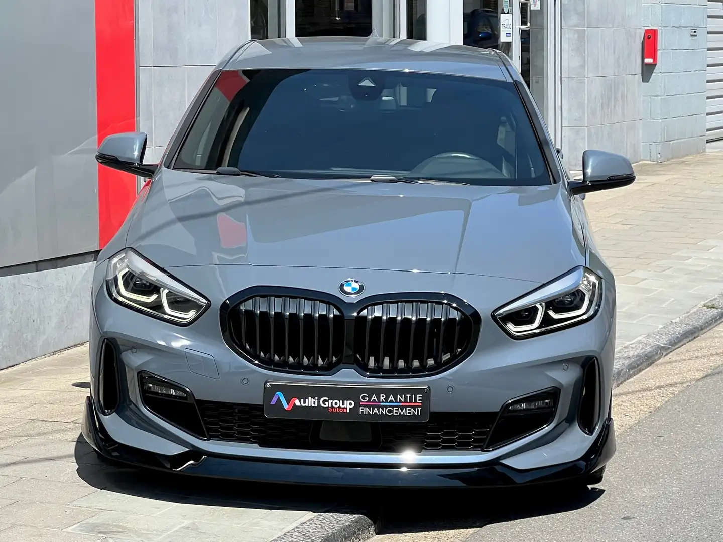 BMW 118 iA  Pack///M Perfomance*GARANTIE 1an*harman/kardon Grijs - 2
