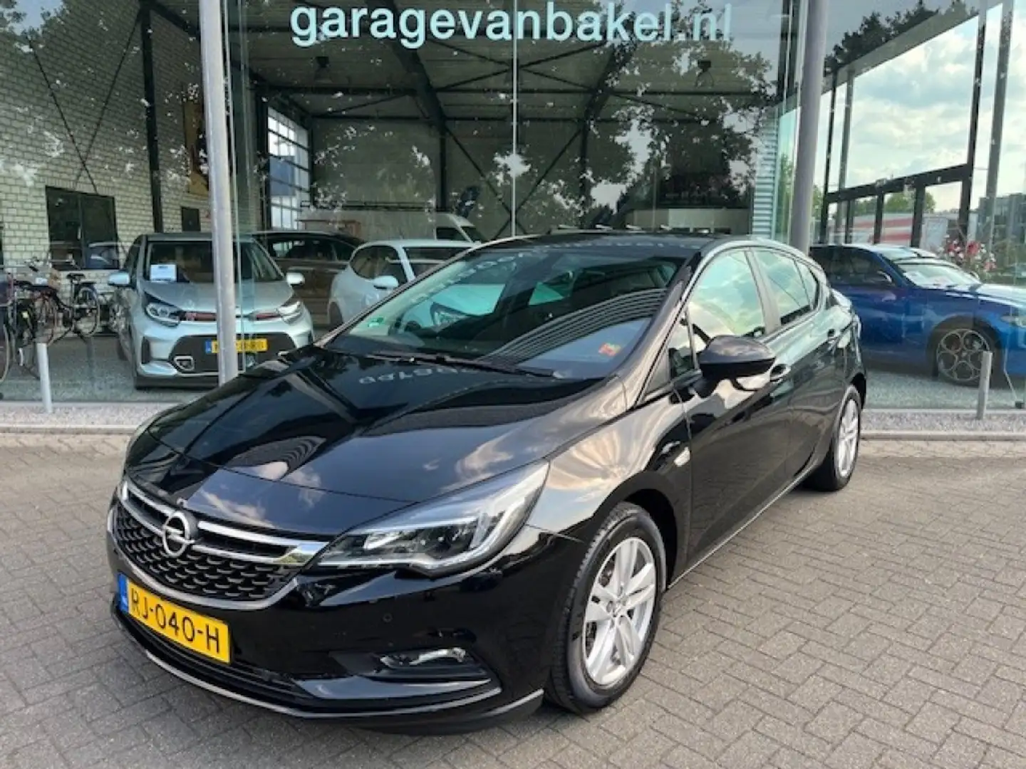 Opel Astra 1.0 Turbo Innovation  AUTOMAAT Carplay PDC Navi Zwart - 1