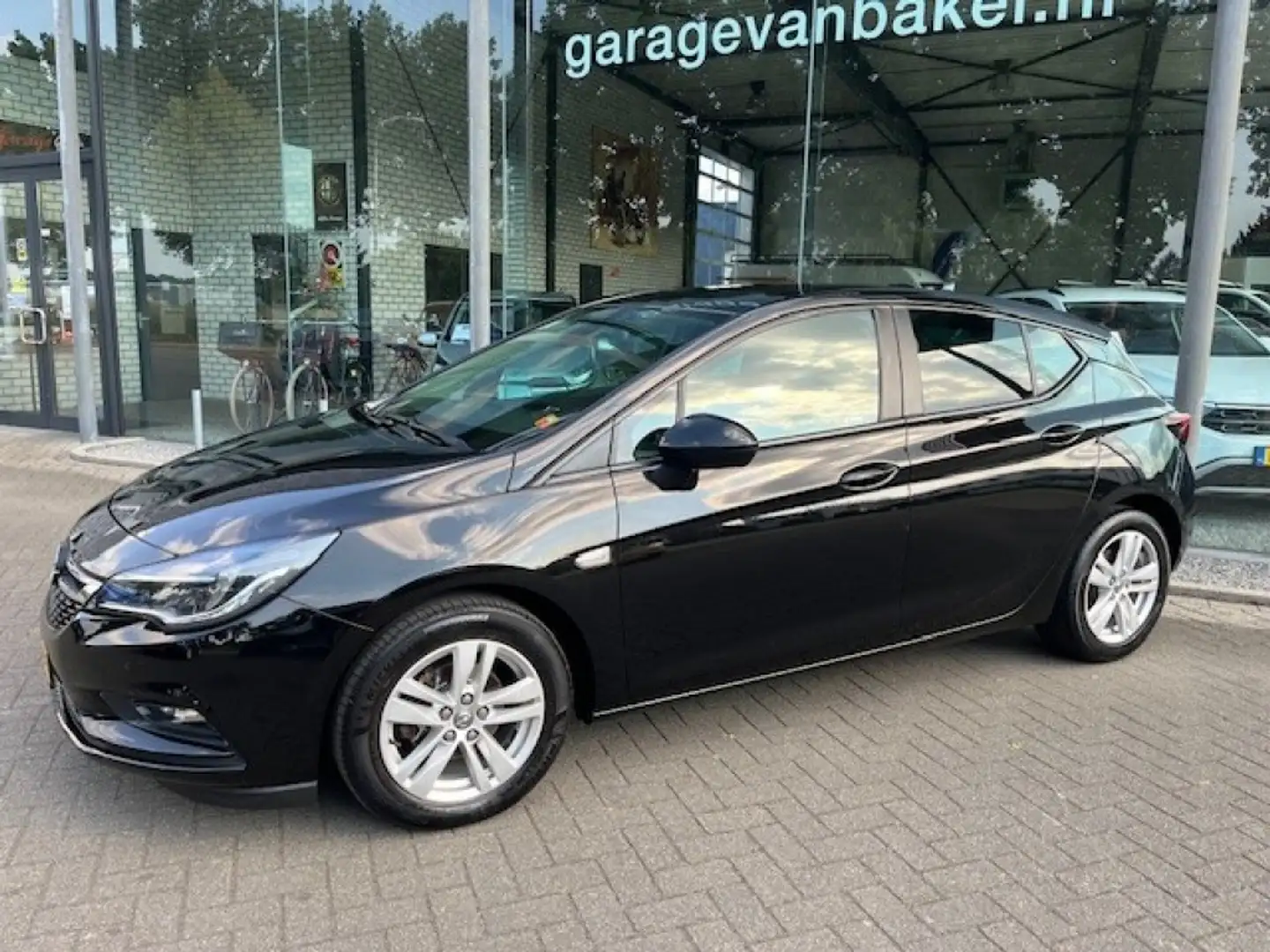 Opel Astra 1.0 Turbo Innovation  AUTOMAAT Carplay PDC Navi Zwart - 2