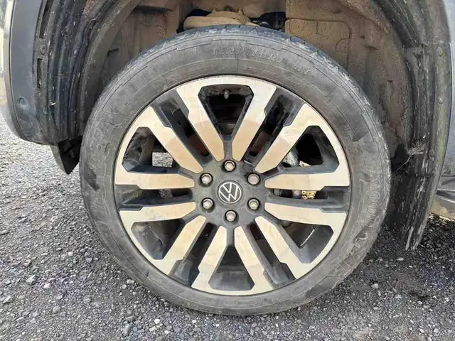 Volkswagen Amarok view 5
