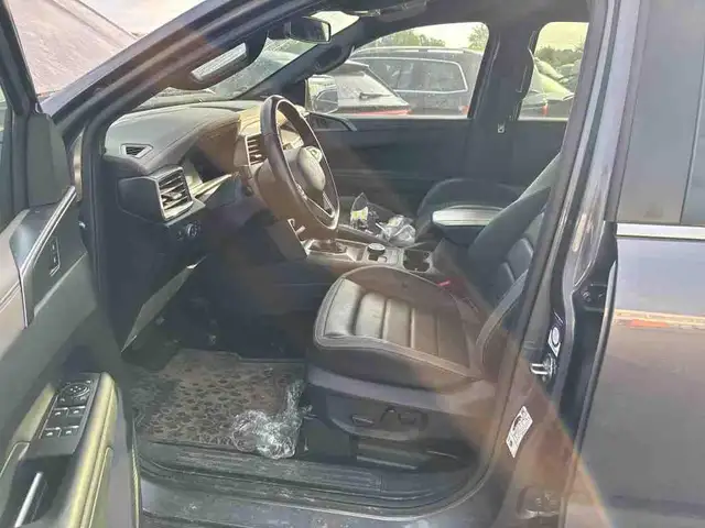Volkswagen Amarok view 7