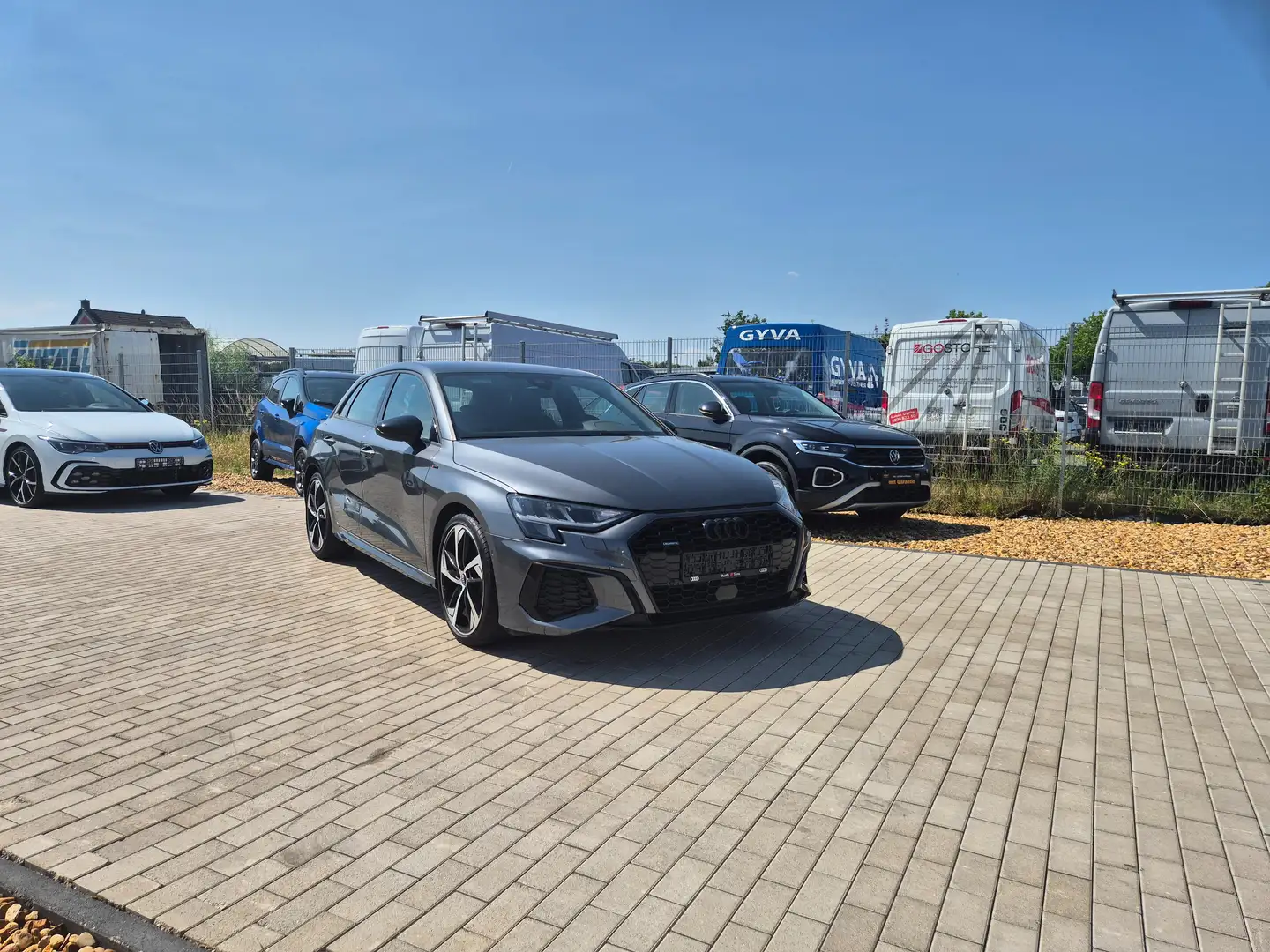 Audi A3 40 TFSI Sportback quattro S tronic S-line/Led/Navi Grijs - 2