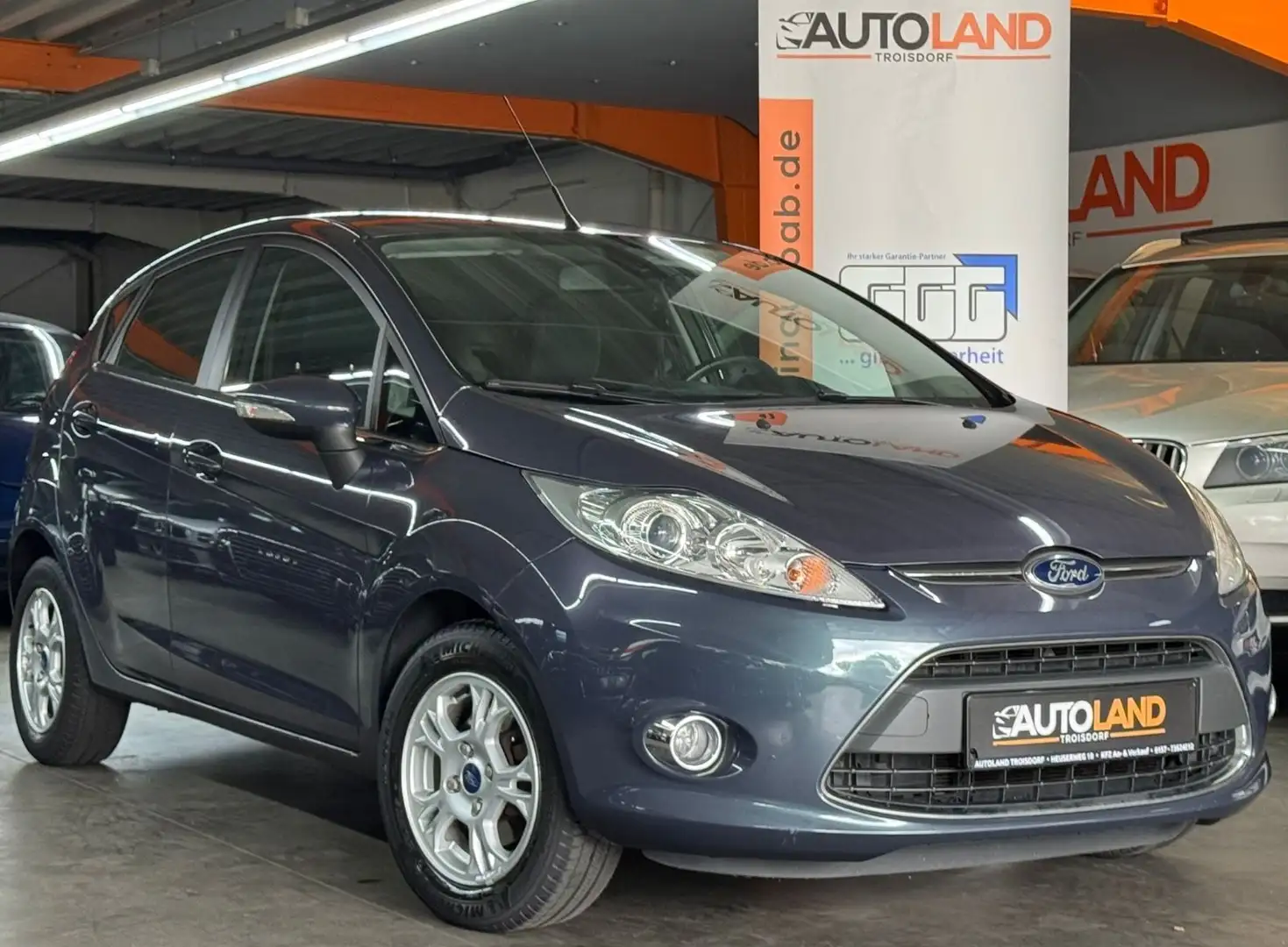Ford Fiesta Titanium*KLIMAAUTOM*SHZG*NUR 107TKM* Grijs - 1