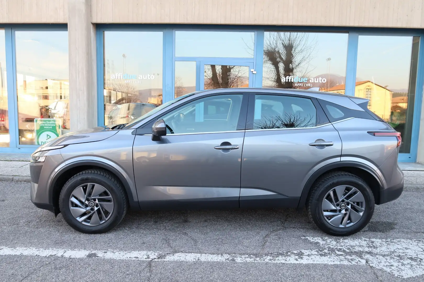Nissan Qashqai MHEV 158 CV Xtronic Business Gris - 2