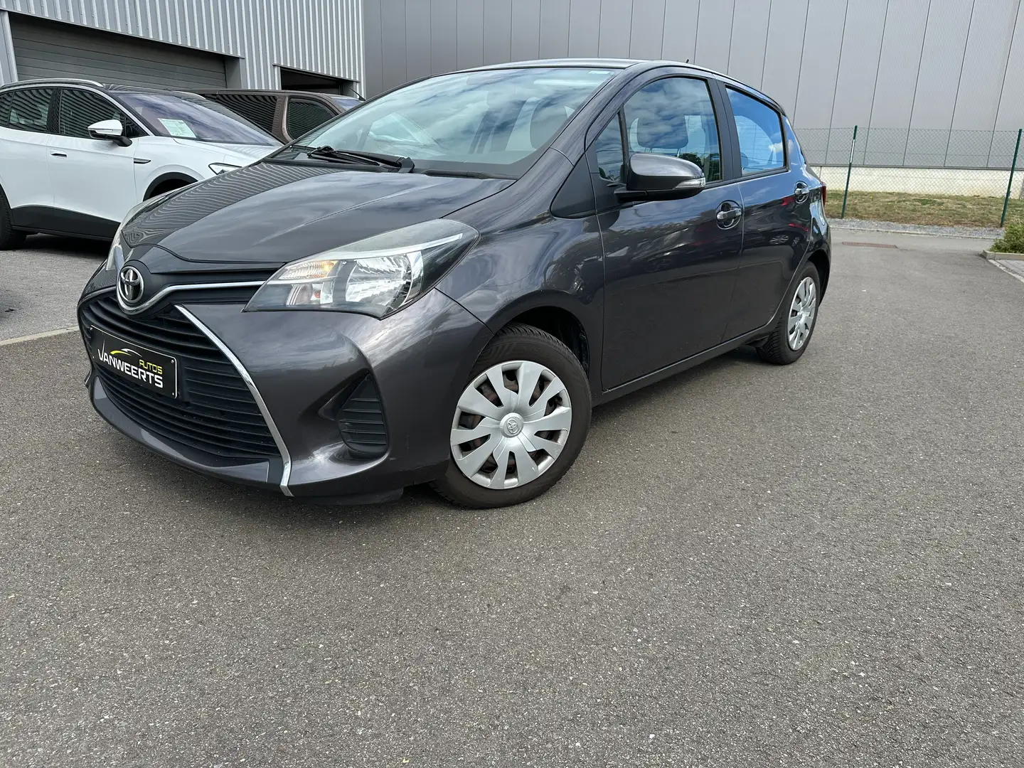 Toyota Yaris 1.0 VVT-i, CAMERA / AIRCO / BLUETOOTH Gris - 1
